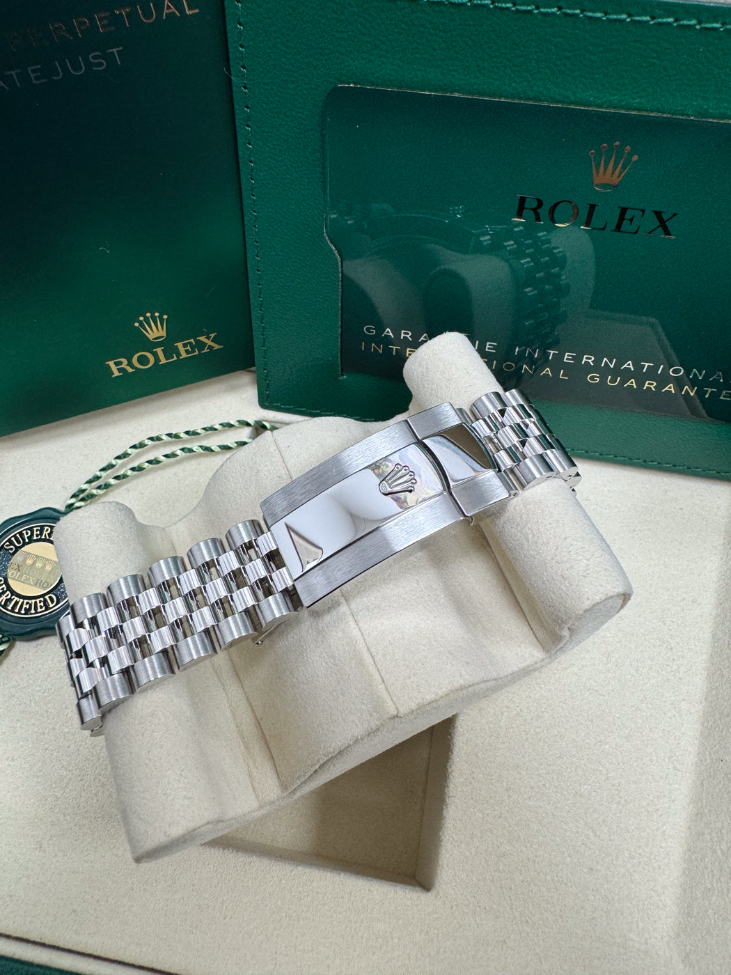 Rolex Datejust 41mm White Roman Dial Smooth Bezel Jubilee Bracelet 126300 – New 2025