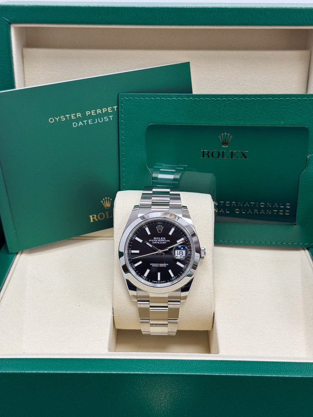 Rolex Datejust 41mm Black Index Dial Smooth Bezel Oyster Bracelet 126300 – New 2025