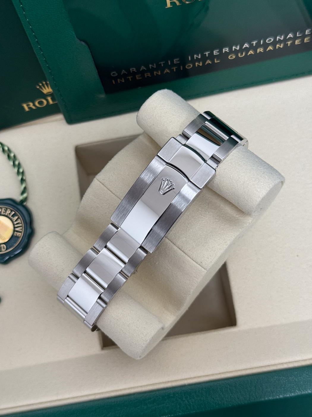 Rolex Datejust 41mm Blue Index Dial Smooth Bezel Oyster Bracelet 126300 – New