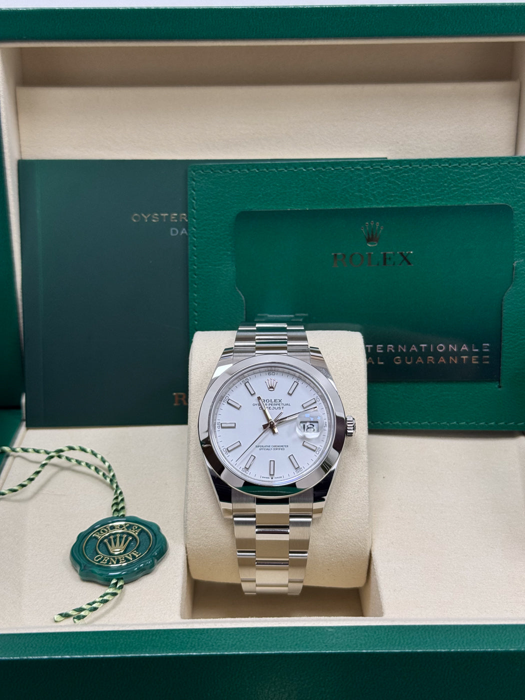 Rolex Datejust 41mm White Index Dial Smooth Bezel Oyster Bracelet 126300 – New 2025