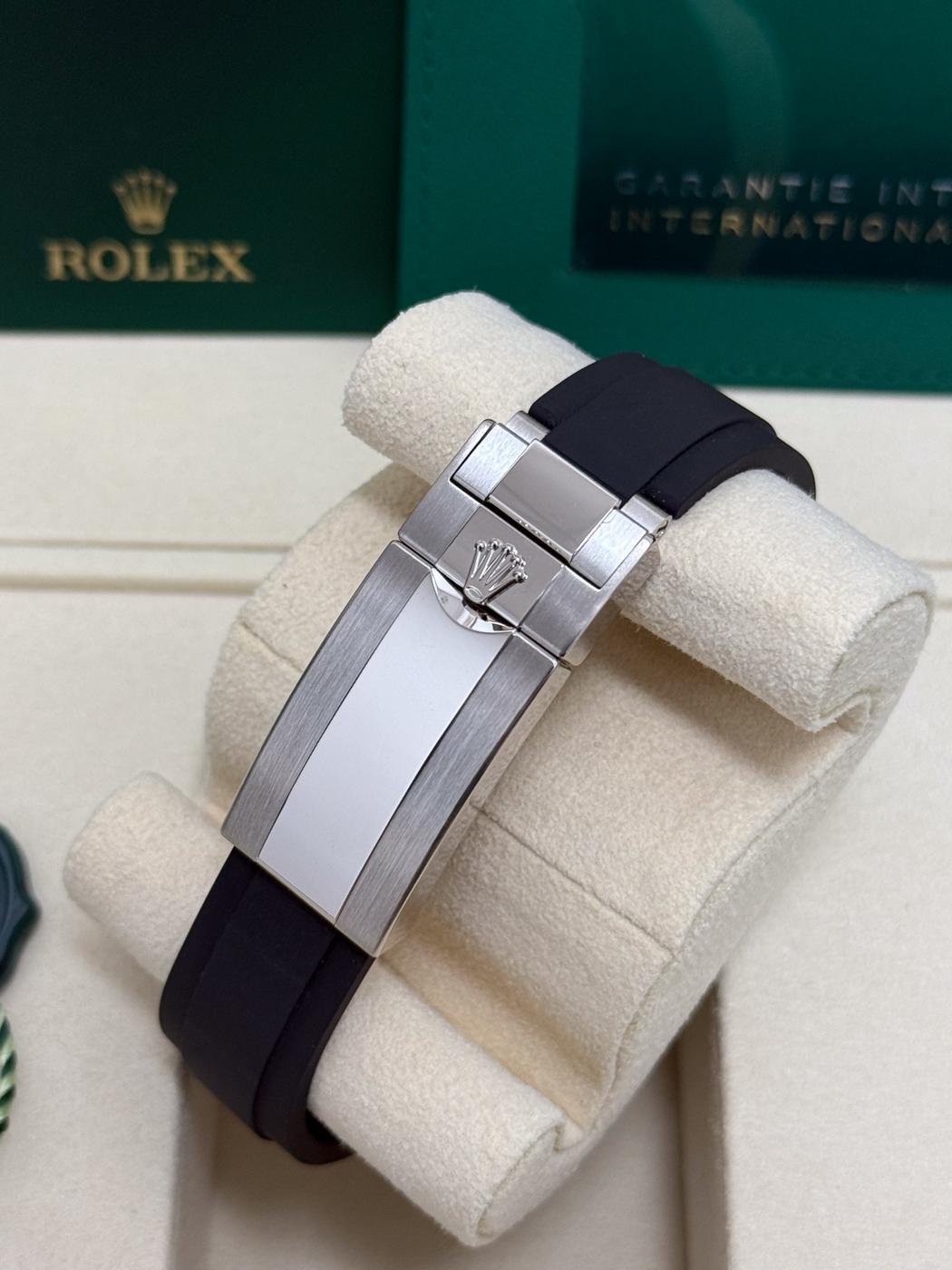 Rolex Cosmograph Daytona 40mm White Gold Mother of Pearl Dial Diamond Bezel