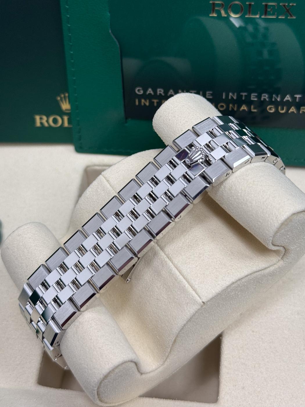 Rolex Land-Dweller 36mm Fluted Bezel White Honeycomb-Motif Dial Flat Jubilee