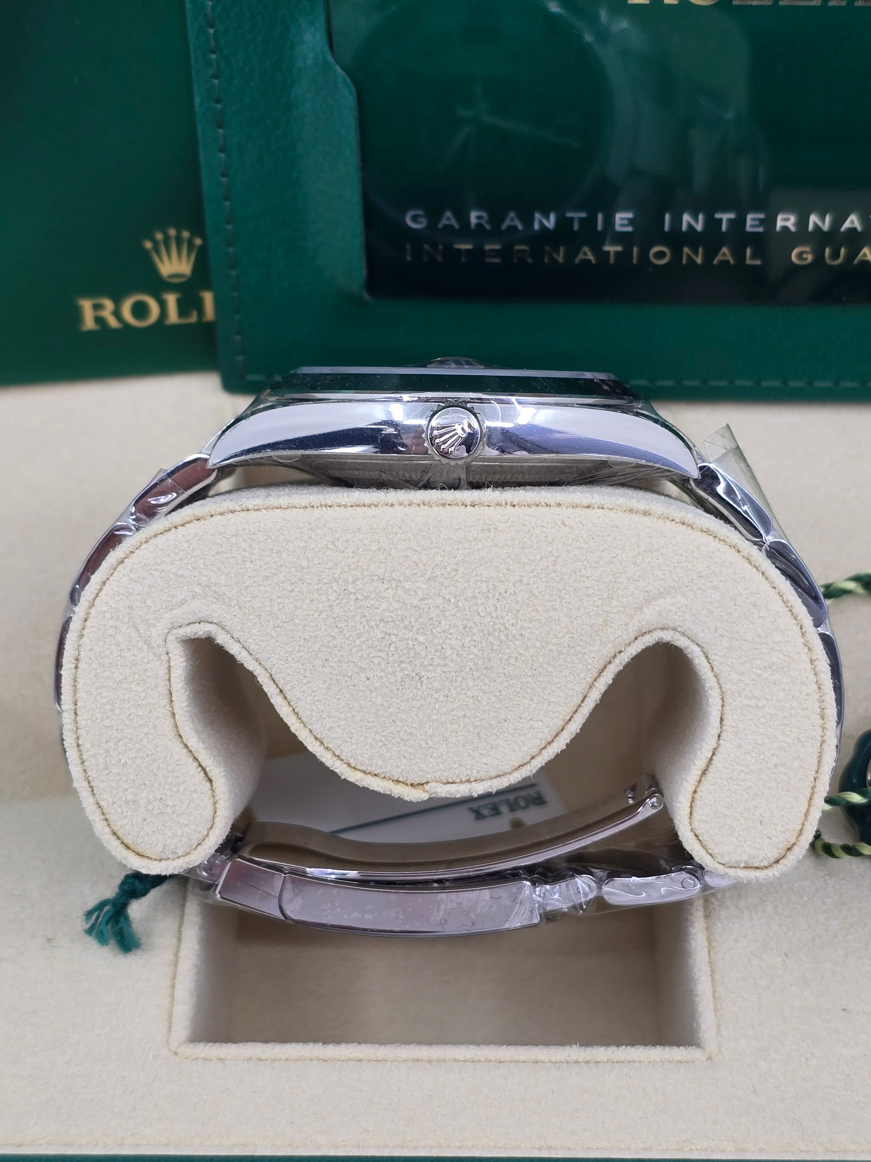 Rolex Datejust 41mm "Wimbledon" Dial Smooth Bezel Oyster Bracelet 126300 – New 2025