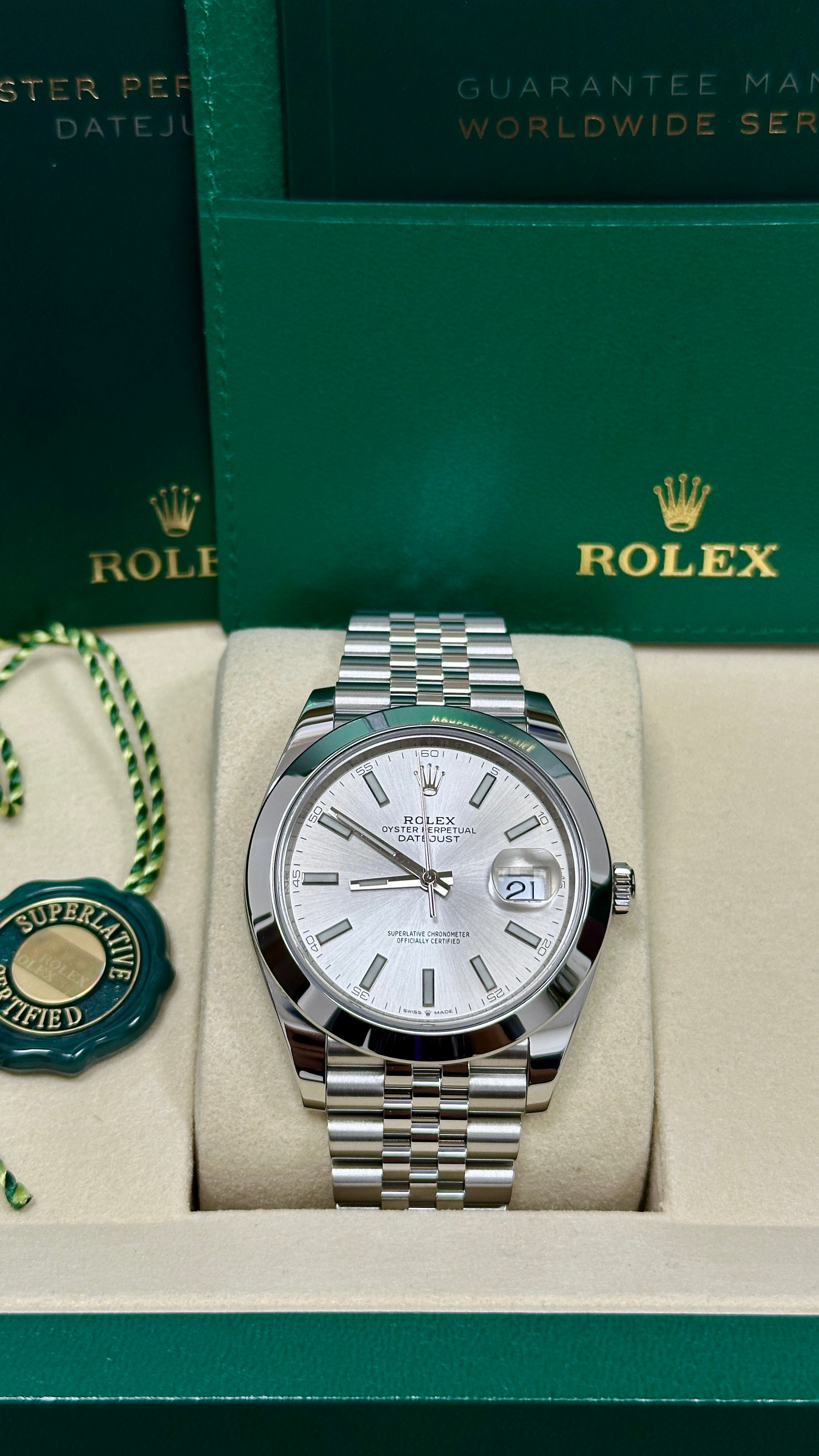 Rolex Datejust 41mm Silver Index Dial Smooth Bezel Jubilee Bracelet 126300 – New 2025