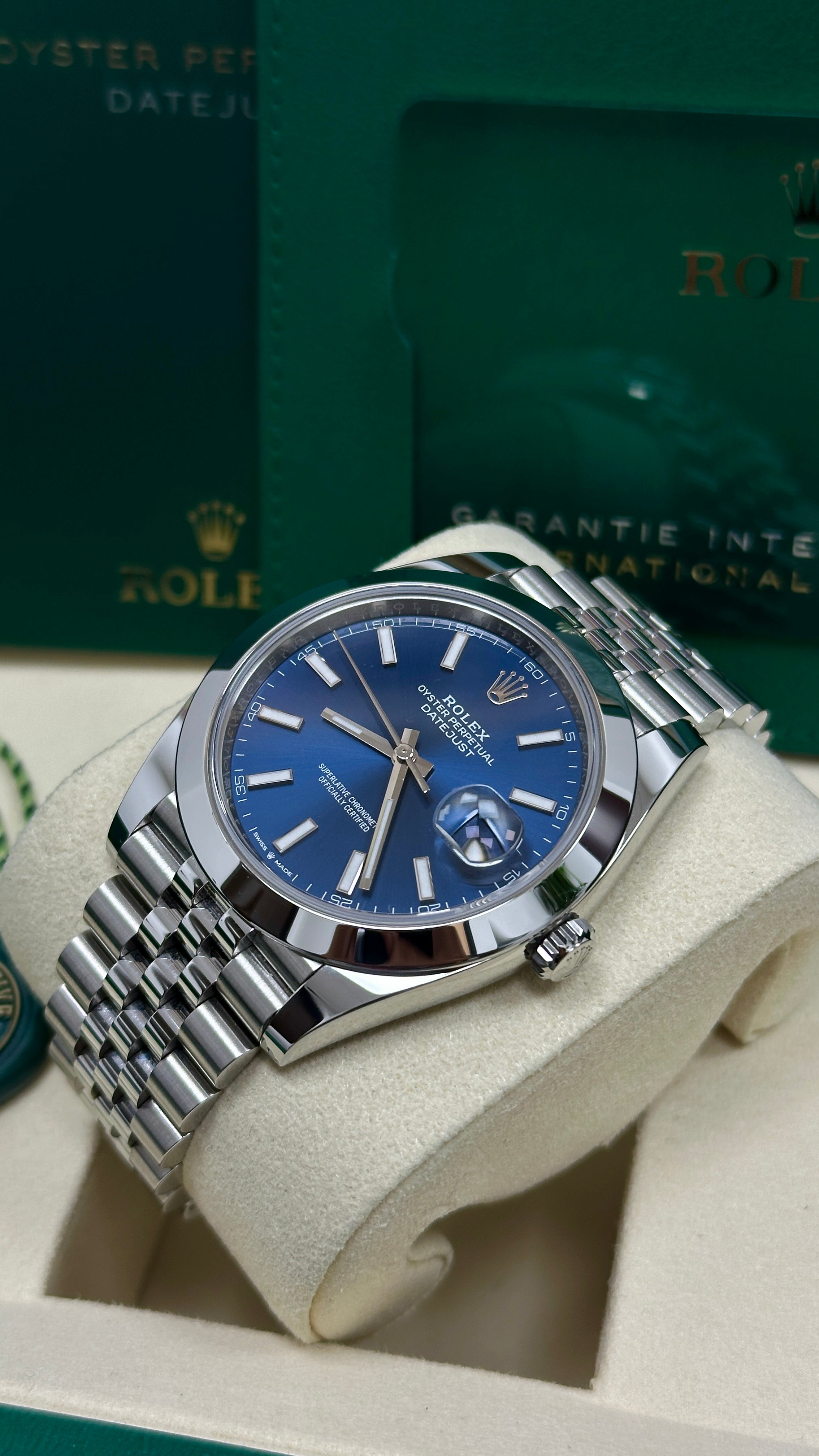 Rolex Datejust 41mm Blue Index Dial Smooth Bezel Jubilee Bracelet 126300 – New 2025