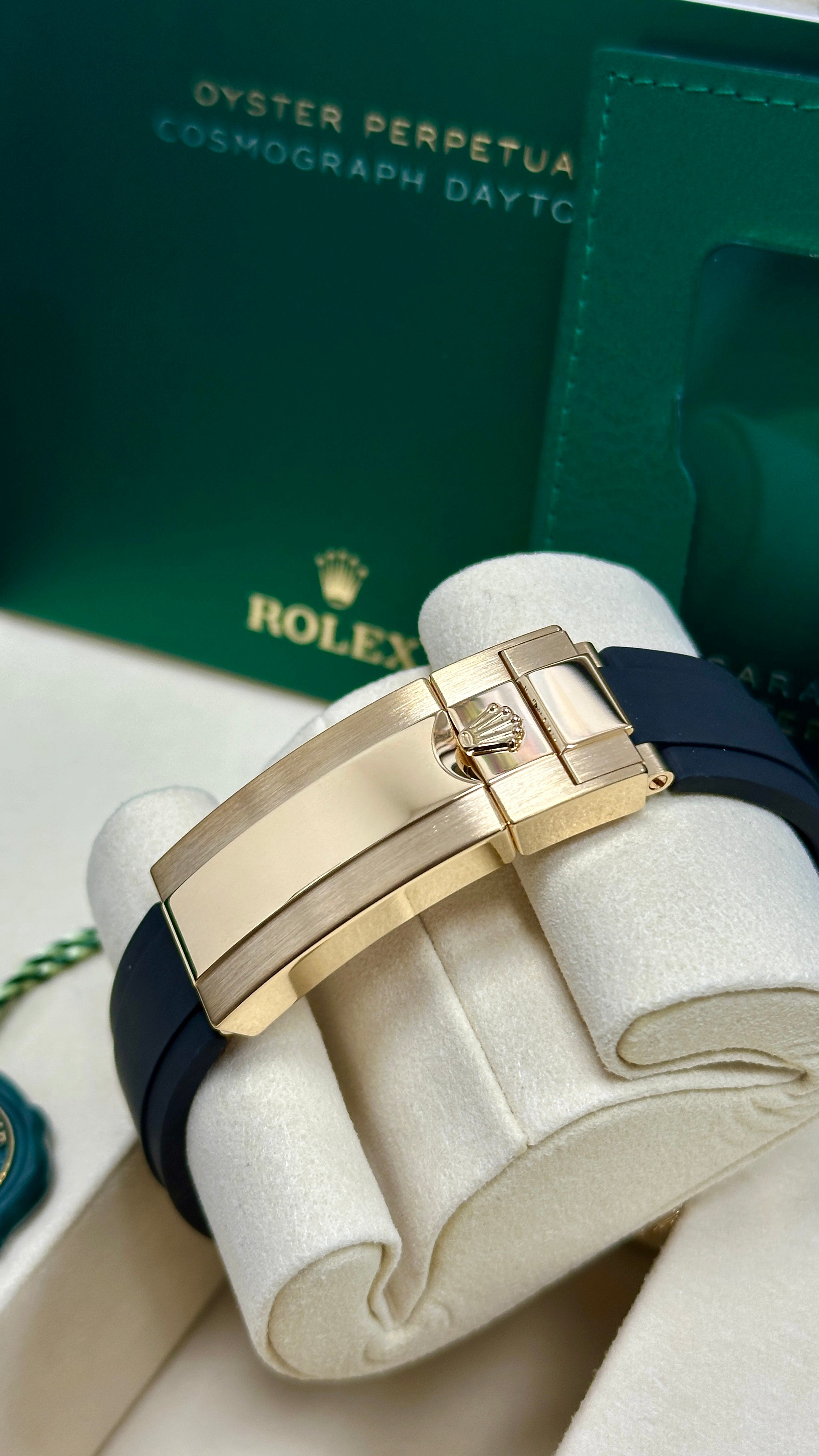 Rolex Cosmograph Daytona "Tiffany" 40mm Yellow Gold Turquoise Blue and Black Dial Black Ceramic Bezel Oysterflex 126518LN – New 2025 / 2026