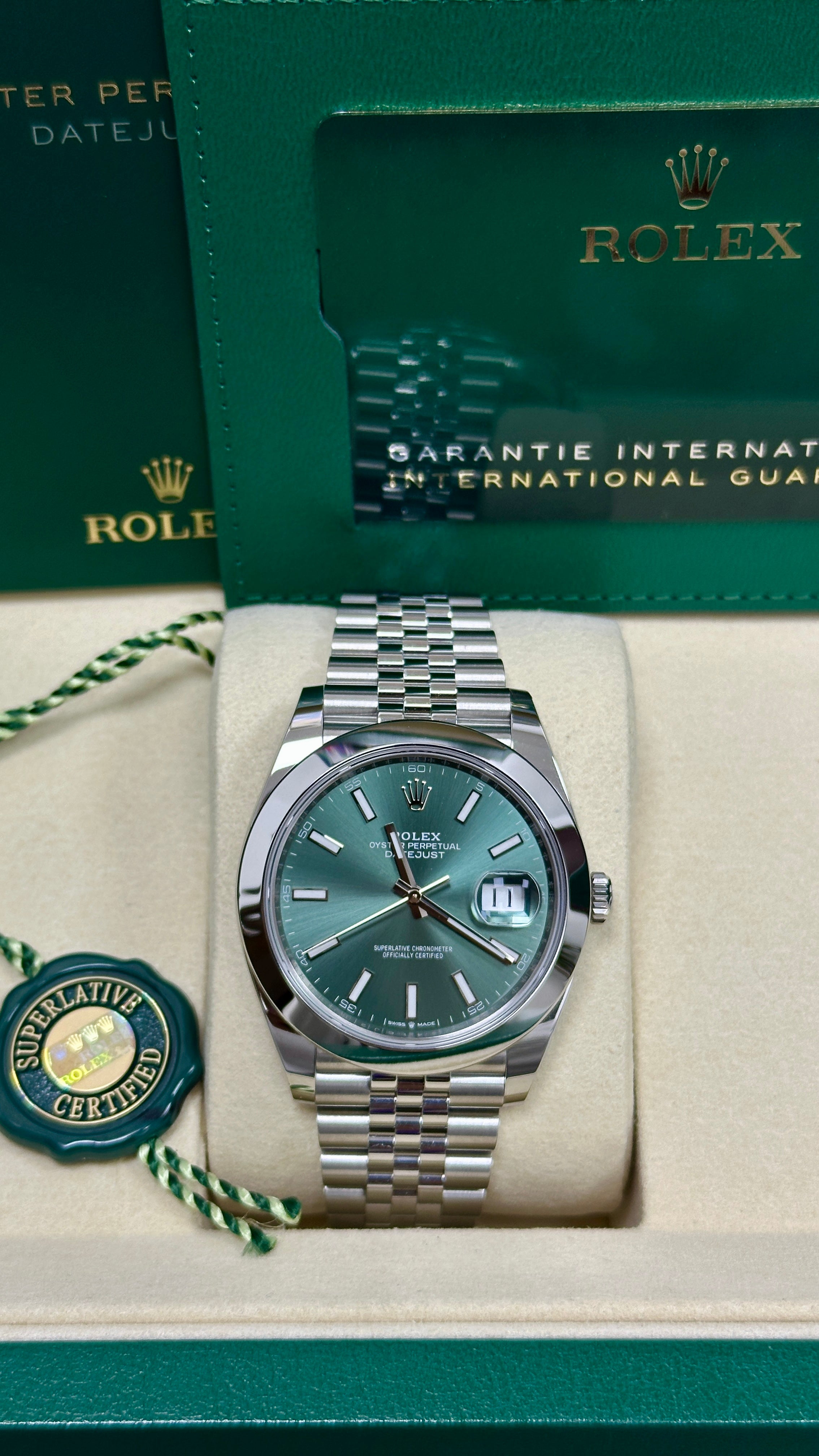 Rolex Datejust 41mm Mint Green Index Dial Smooth Bezel Jubilee Bracelet 126300 – New 2025