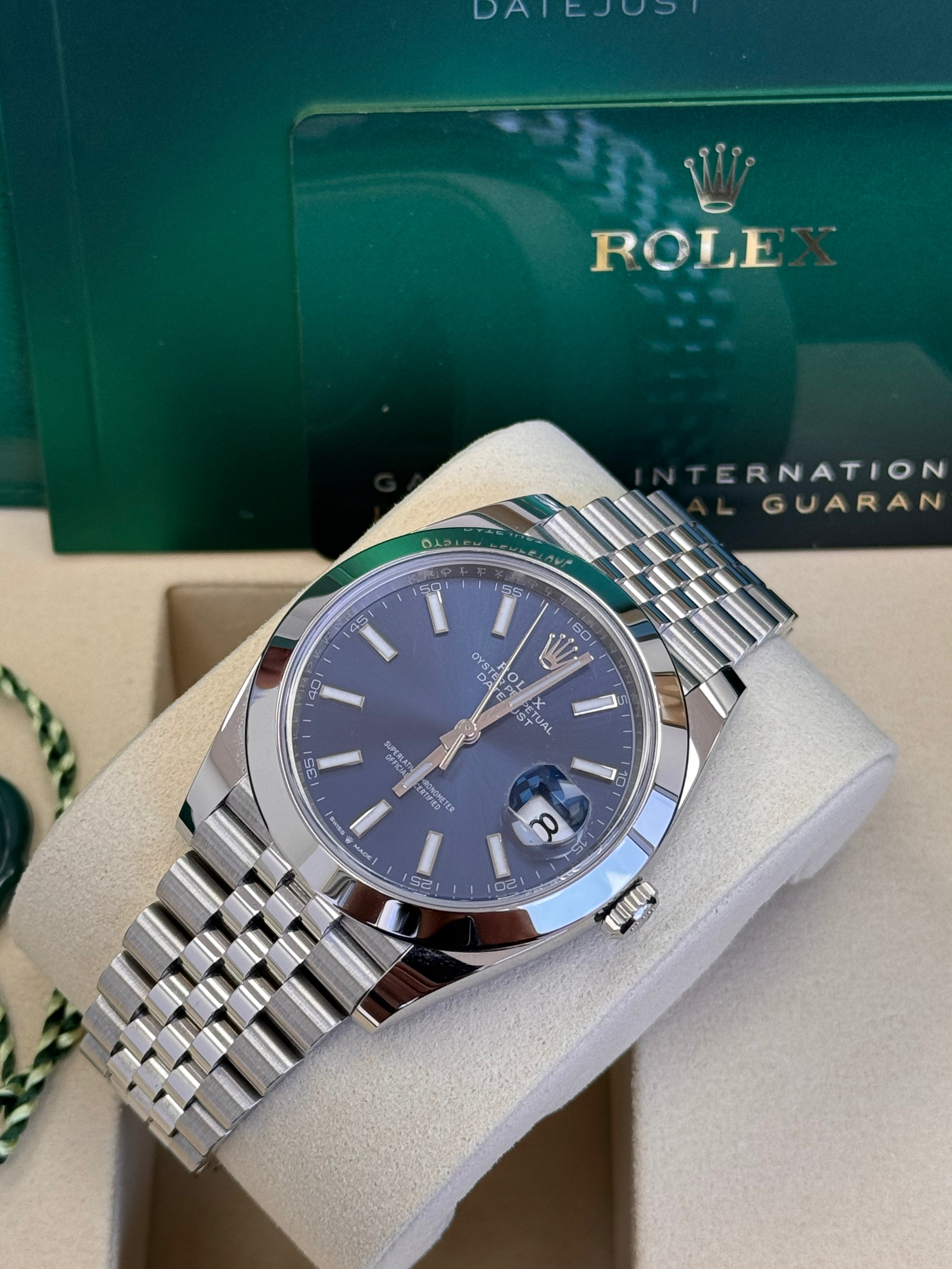 Rolex Datejust 36mm Blue Index Dial Smooth Bezel Jubilee Bracelet 126200 – New 2025