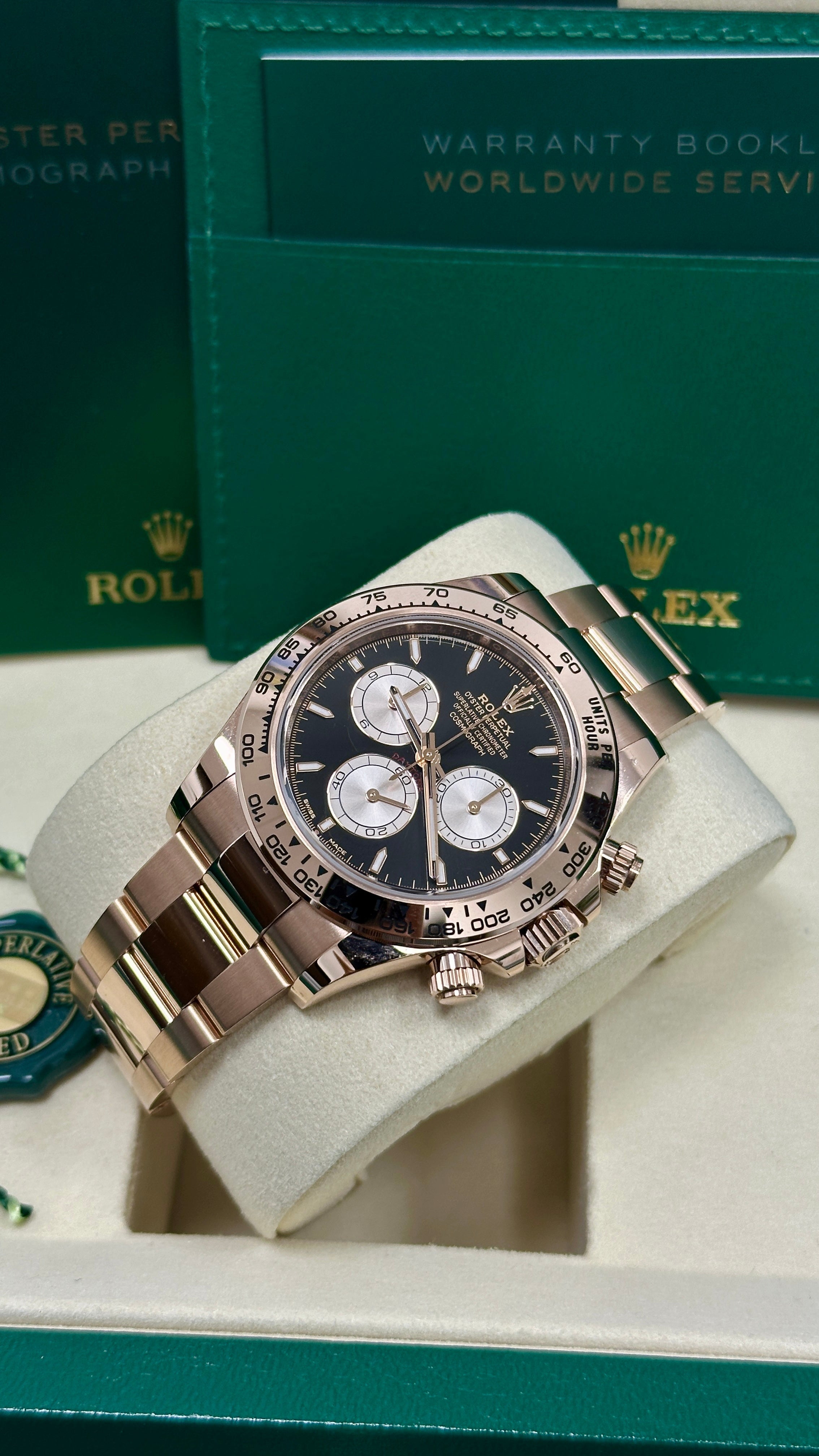 Rolex Cosmograph Daytona 40mm Everose Gold Black Dial 126505