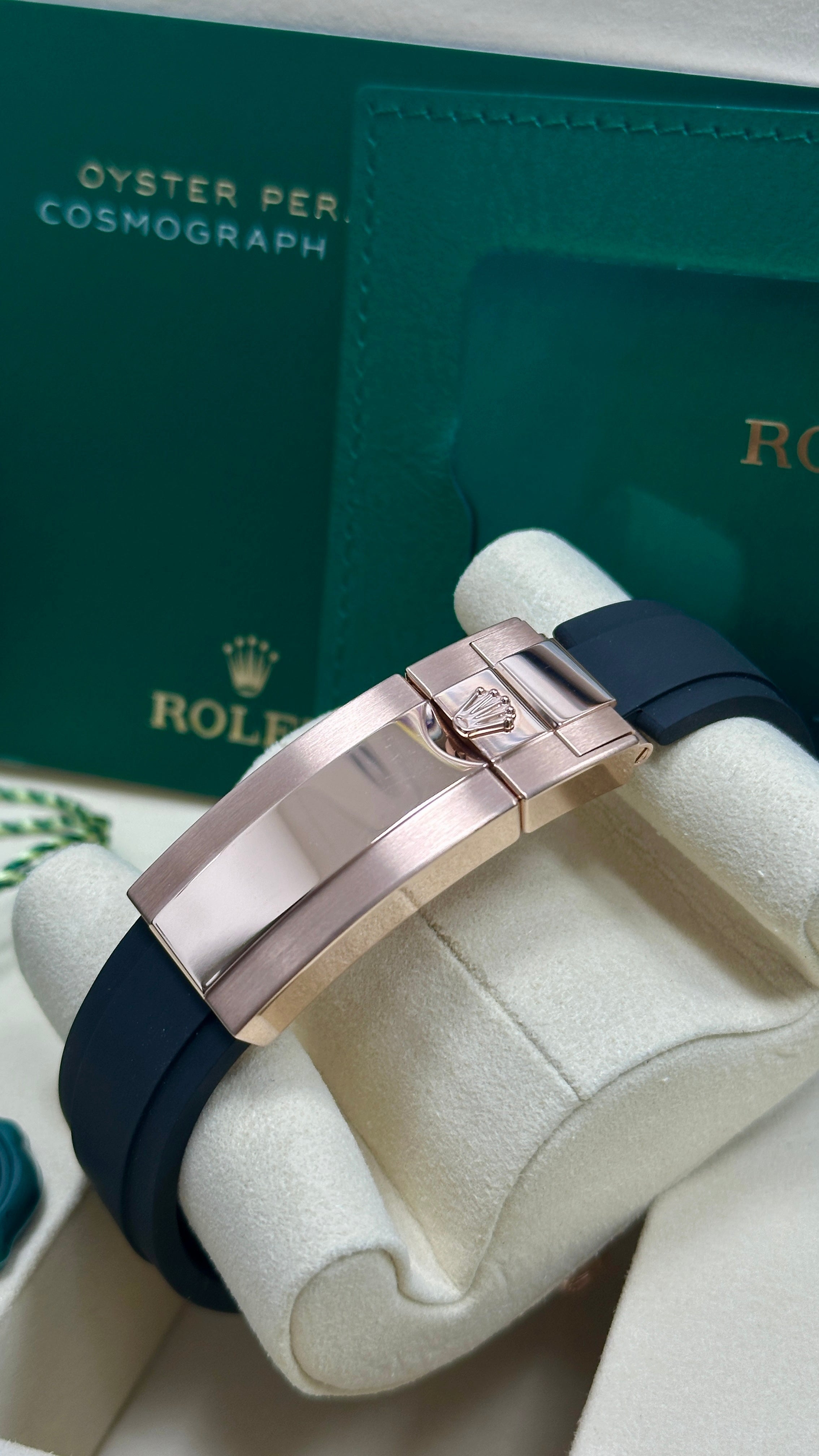 Rolex Cosmograph Daytona 40mm Everose Gold Sundust and Black Index Dial Black