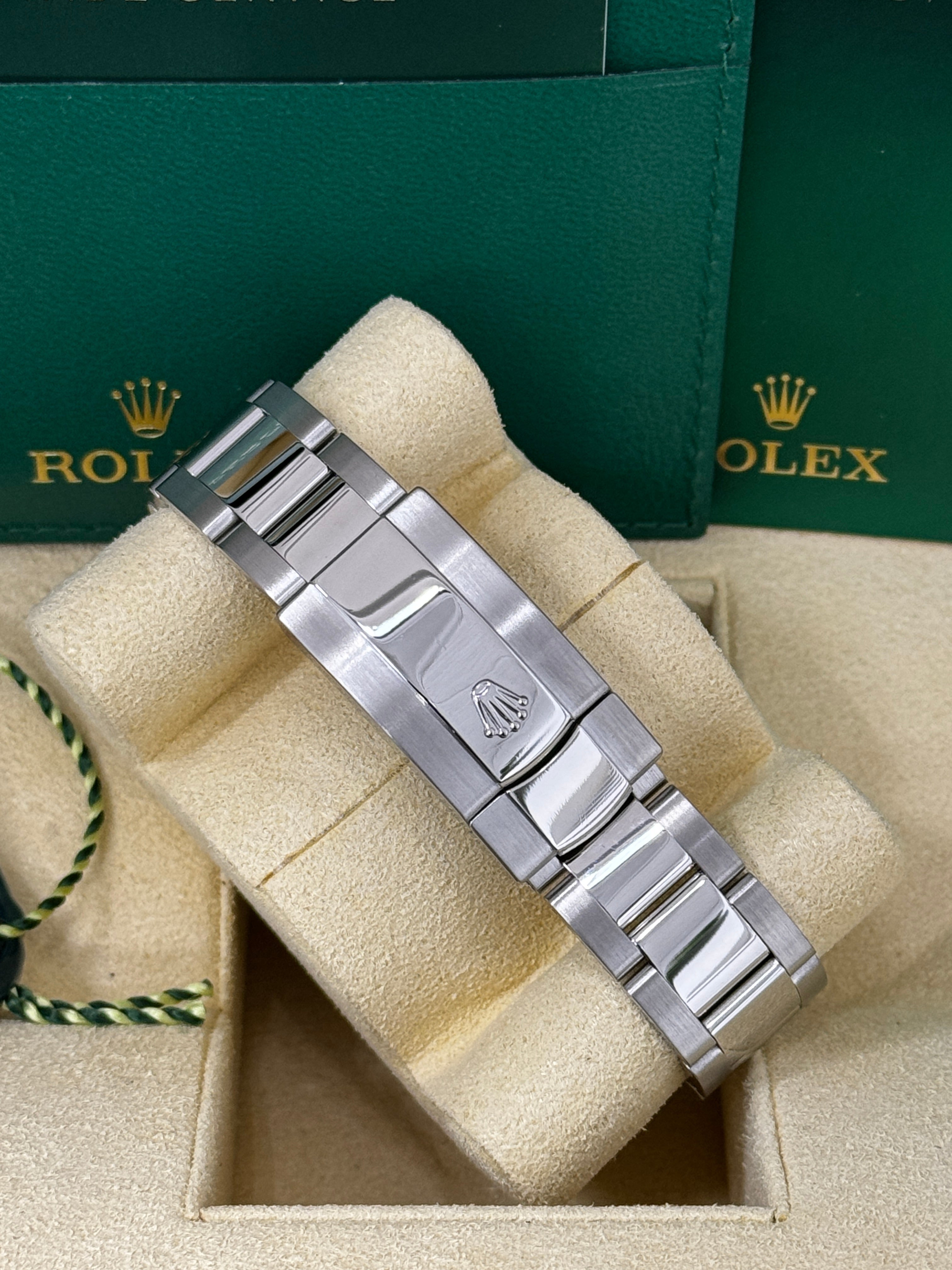 Rolex Datejust 36mm Black Index Dial Fluted Bezel Oyster Bracelet 126234
