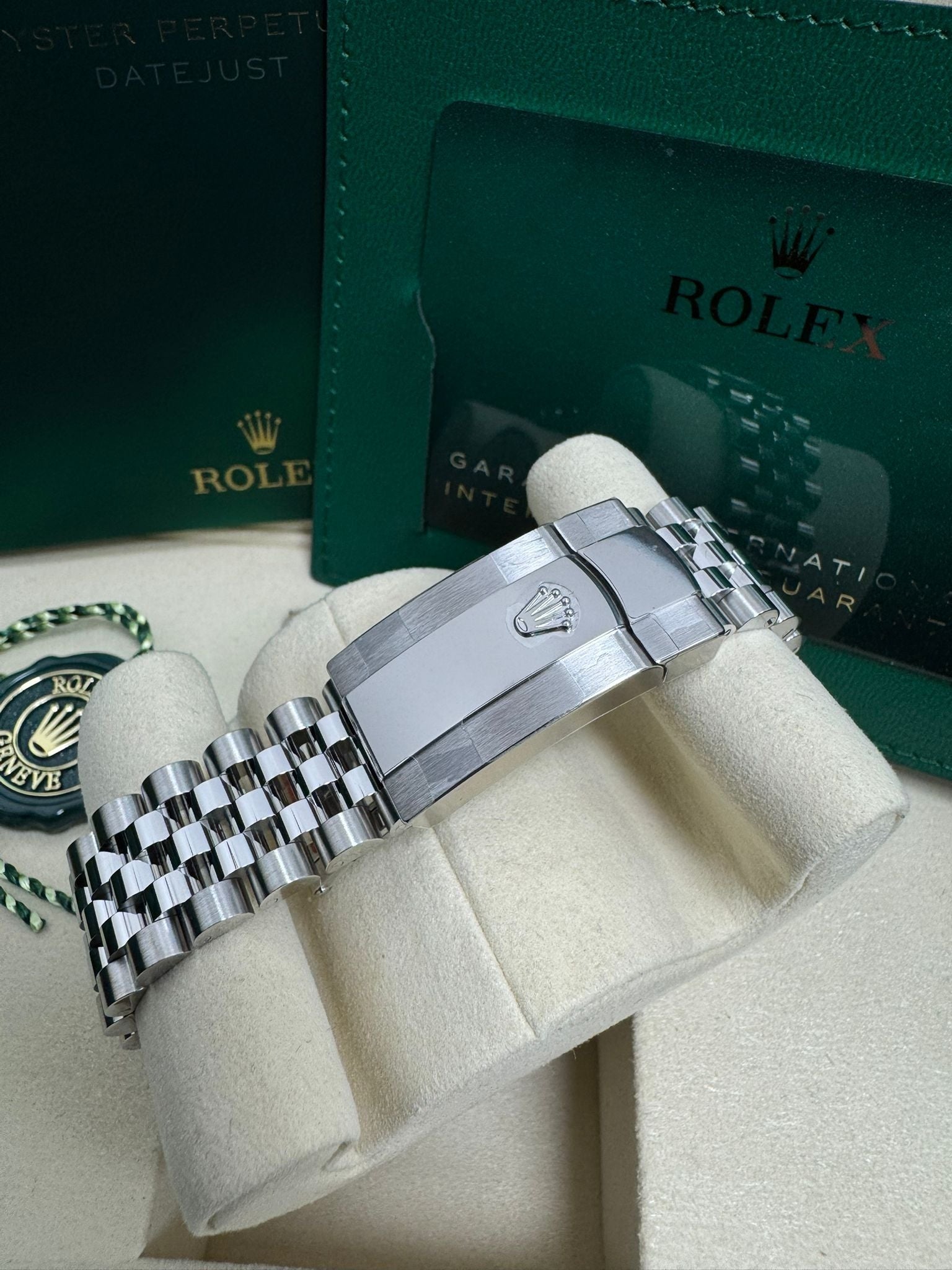 Rolex Datejust 36mm Silver Index Dial Fluted Bezel Jubilee Bracelet 126234
