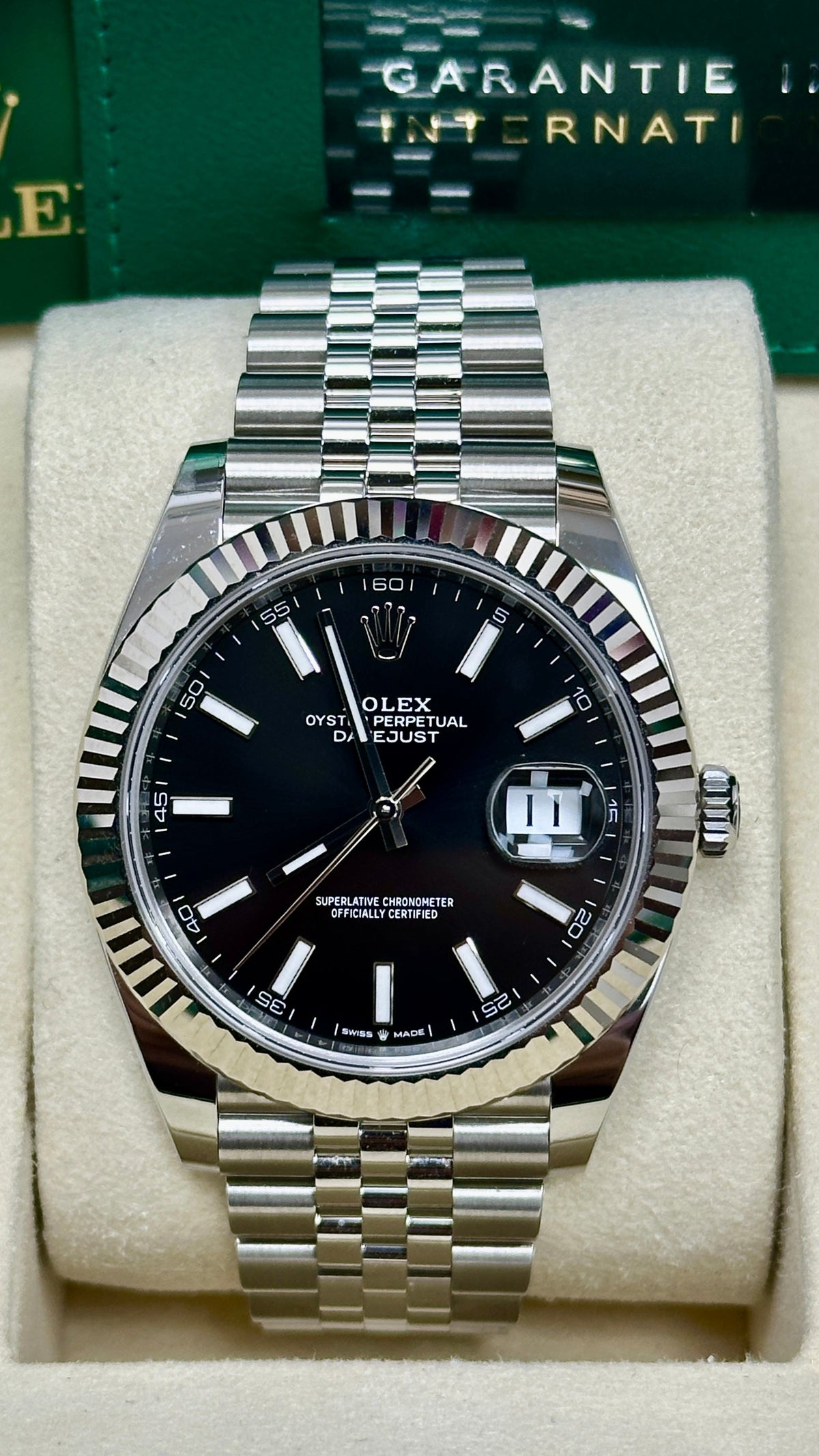 Rolex Datejust 41mm Black Index Dial Fluted Bezel Jubilee Bracelet 126334 – New