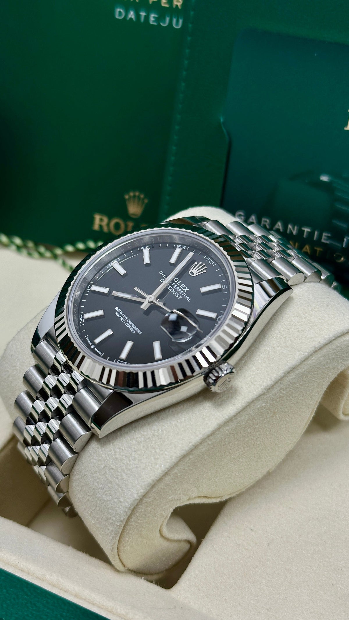 Rolex Datejust 41mm Black Index Dial Fluted Bezel Jubilee Bracelet 126334 – New