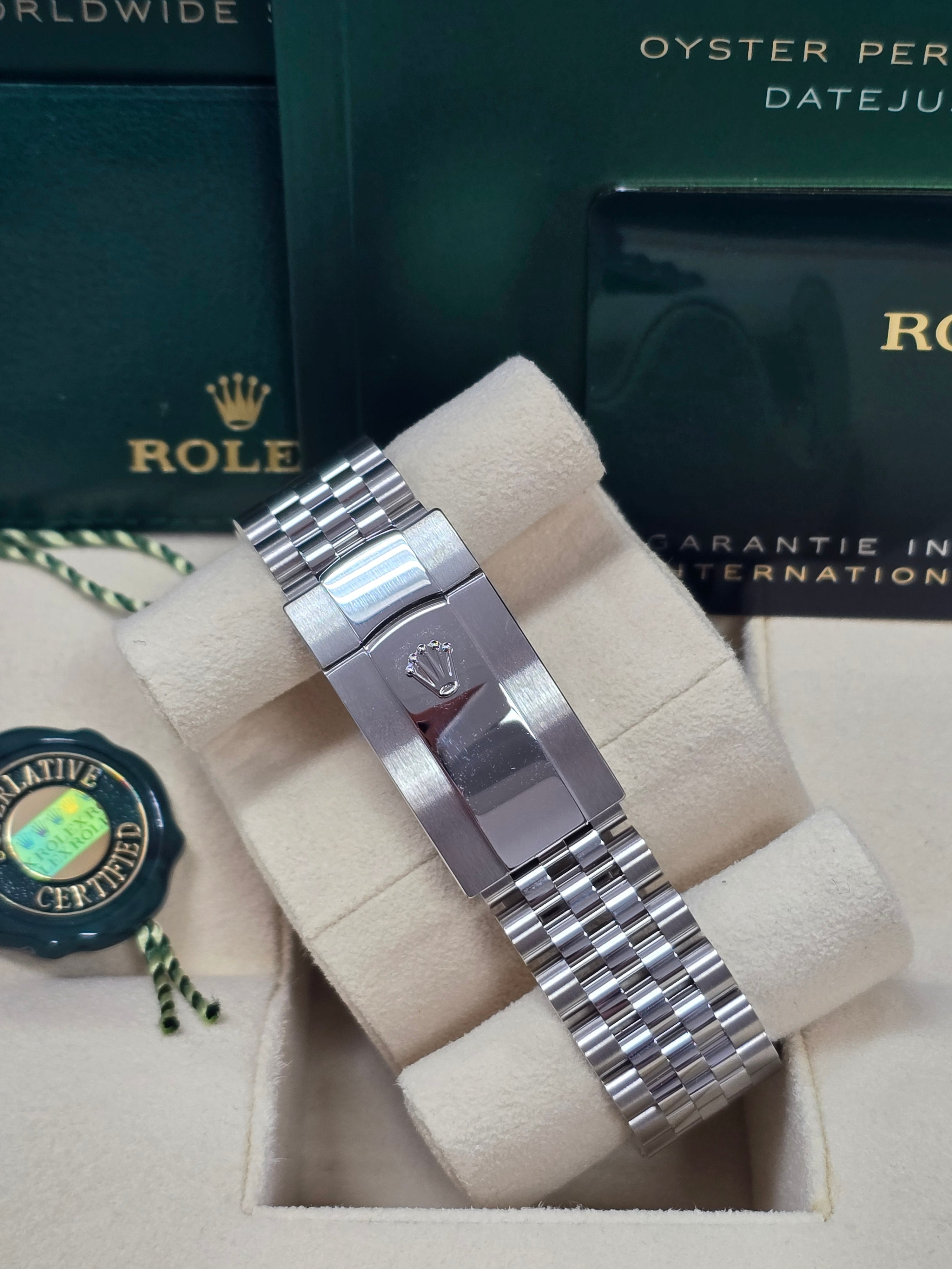 Rolex Datejust 41mm Black Index Dial Smooth Bezel Jubilee Bracelet 126300 – New