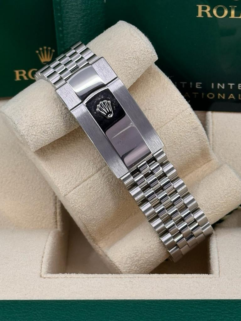 Rolex Datejust 41mm Blue Index Dial Fluted Bezel Jubilee Bracelet 126334