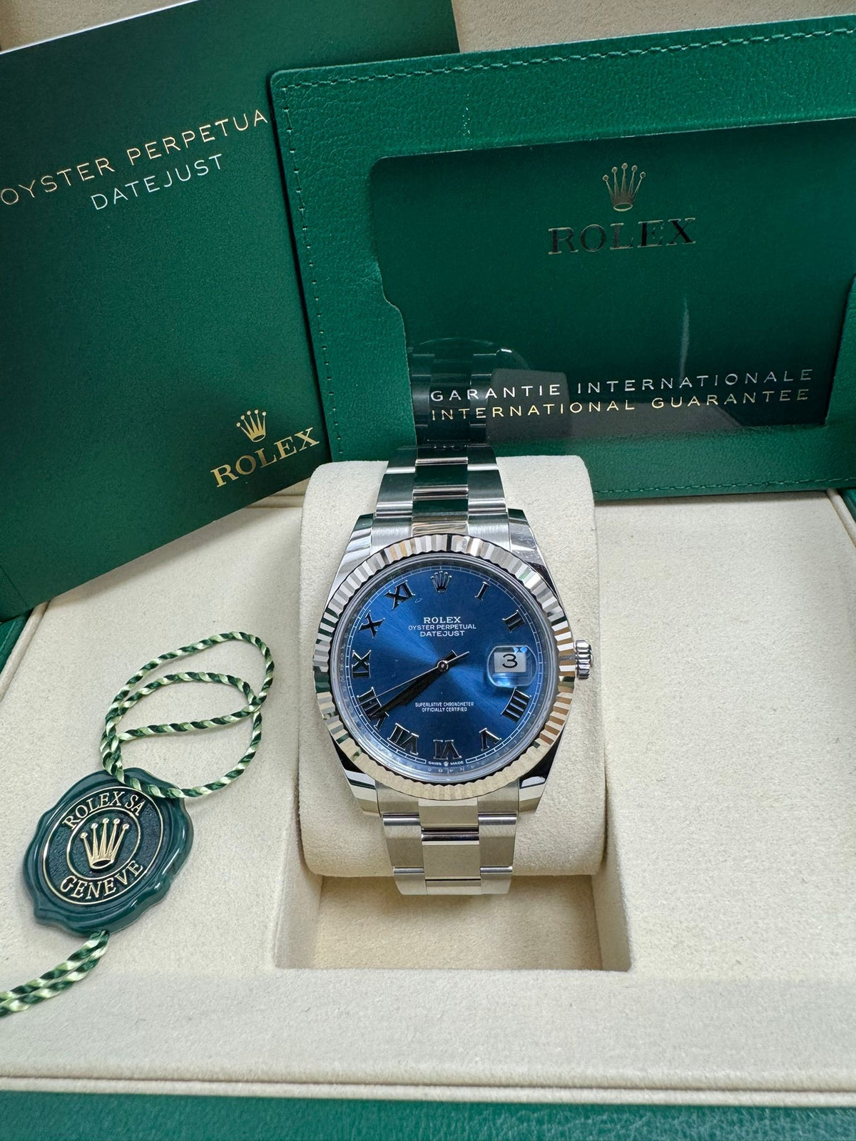 Rolex Datejust 41mm Blue Roman Dial Fluted Bezel Oyster Bracelet 126334 – New
