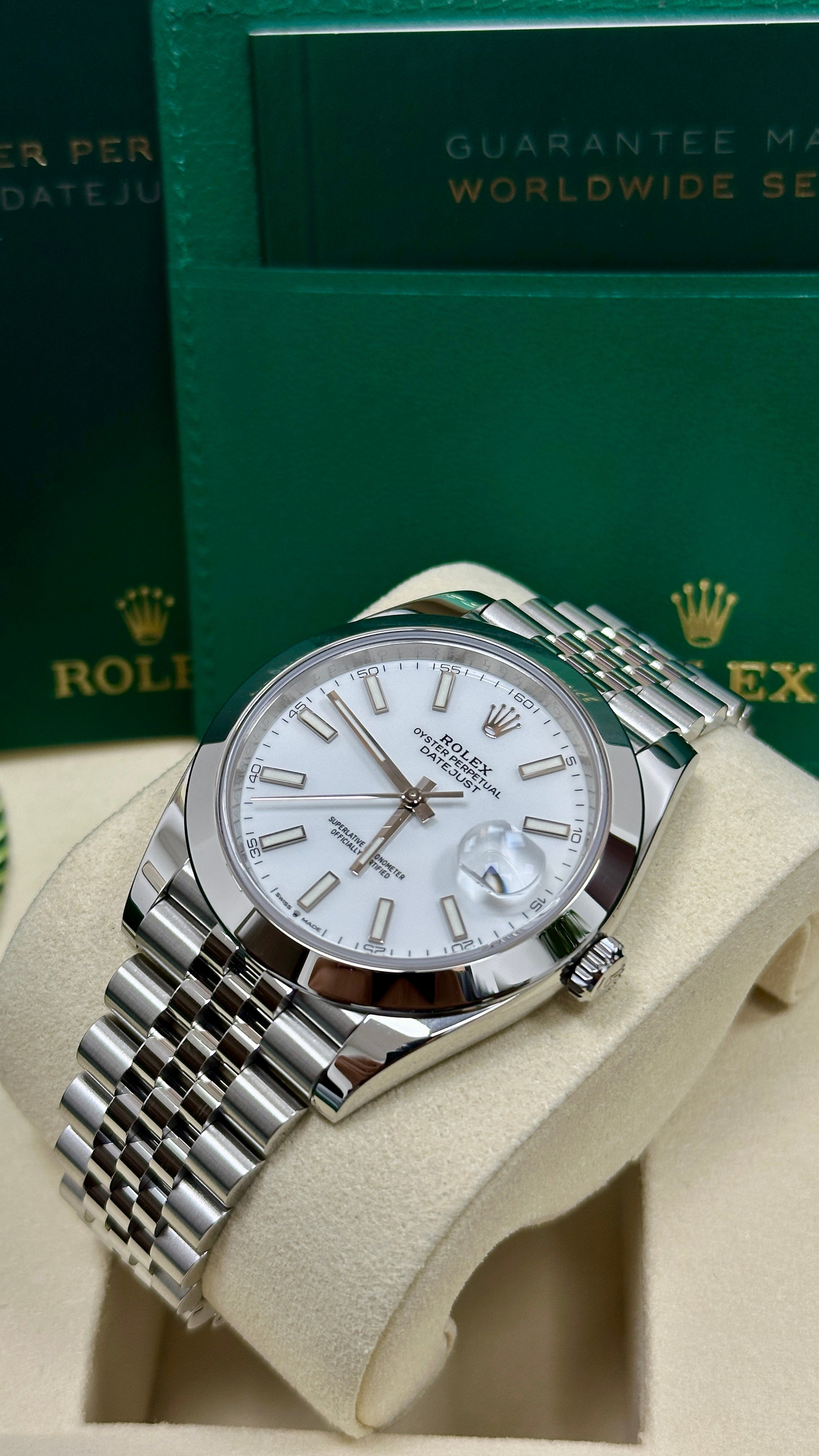 Rolex Datejust 41mm White Index Dial Fluted Bezel Jubilee Bracelet 126334 – New