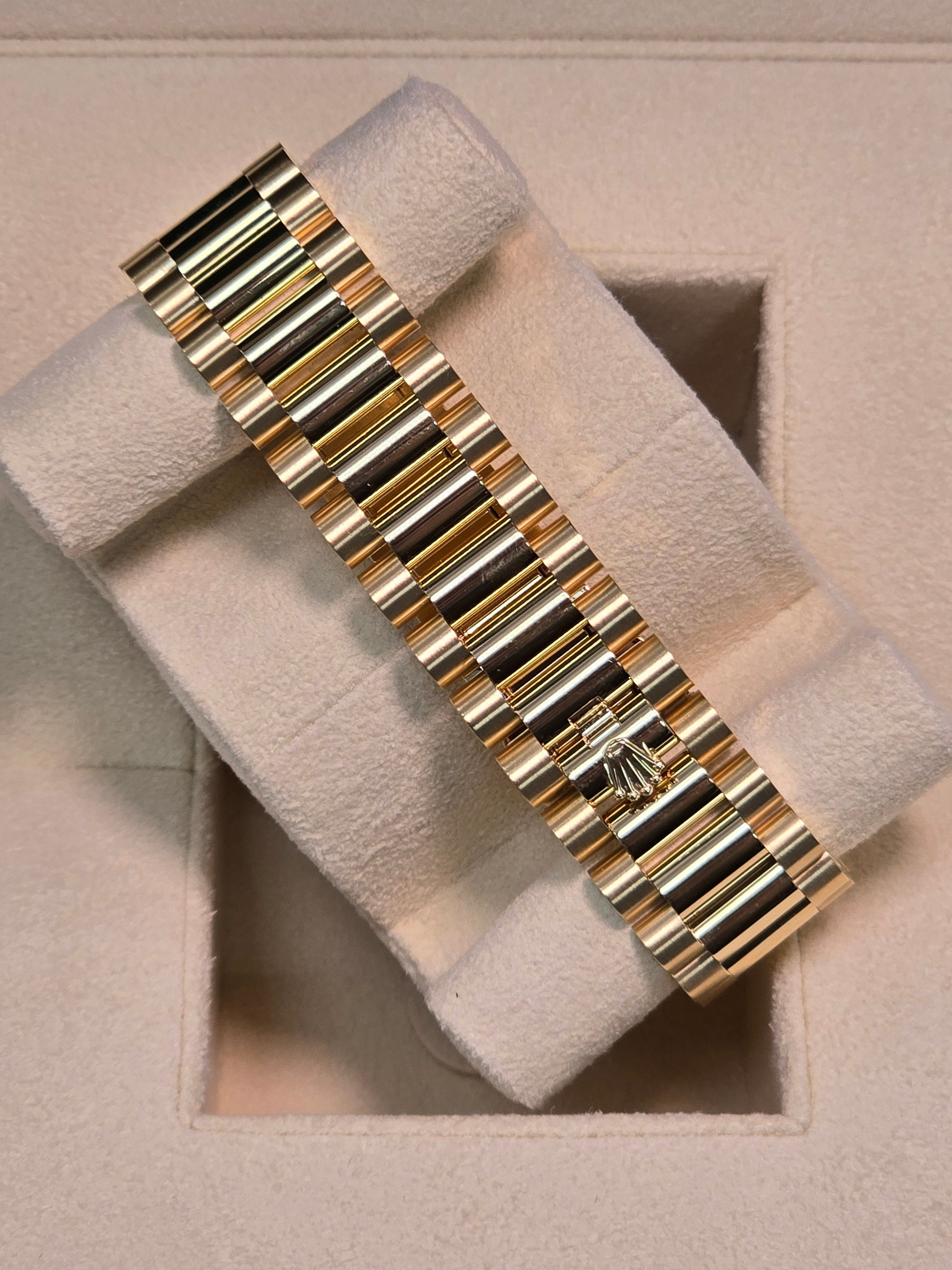 Rolex Day-Date "President" 36mm Yellow Gold White Roman Dial - 128238