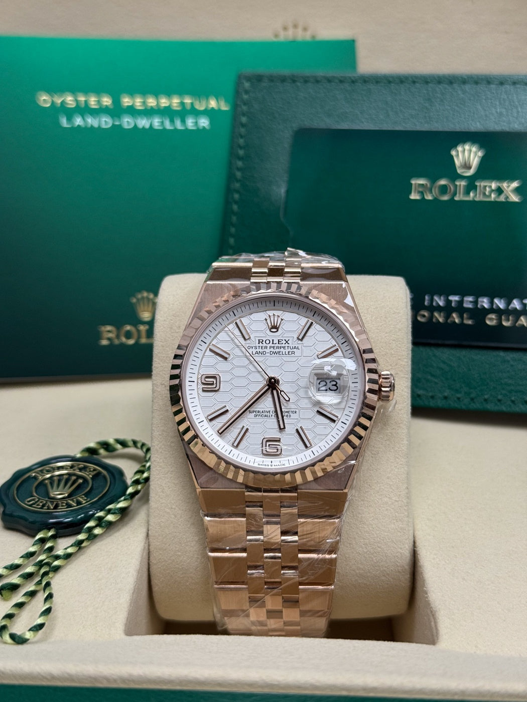 Rolex Land-Dweller 40mm Everose Gold Fluted Bezel White Honeycomb-Motif Dial