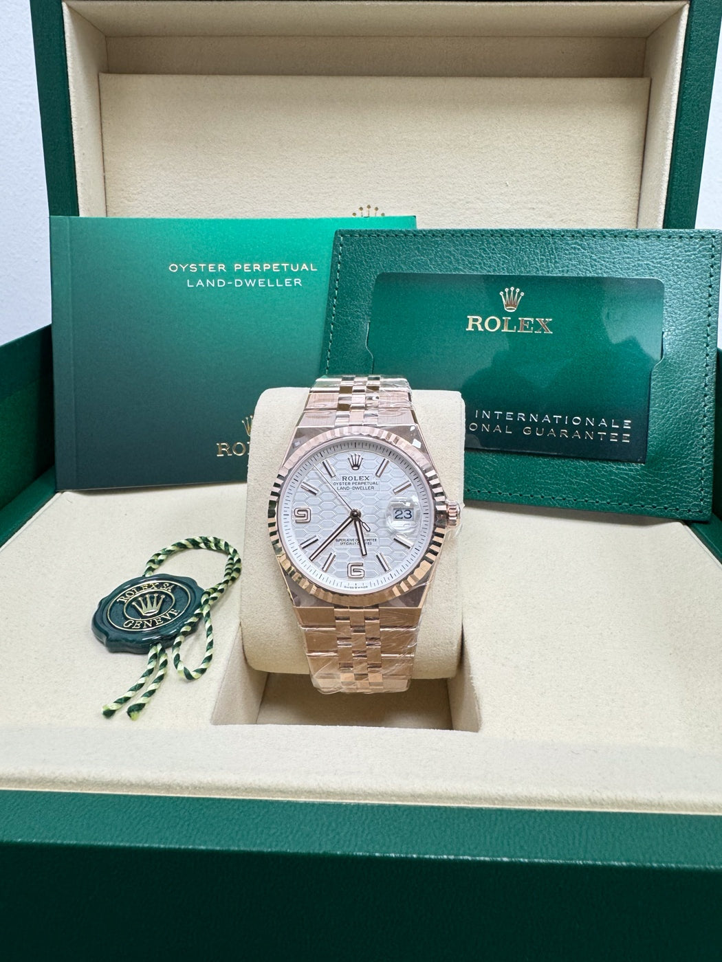Rolex Land-Dweller 40mm Everose Gold Fluted Bezel White Honeycomb-Motif Dial