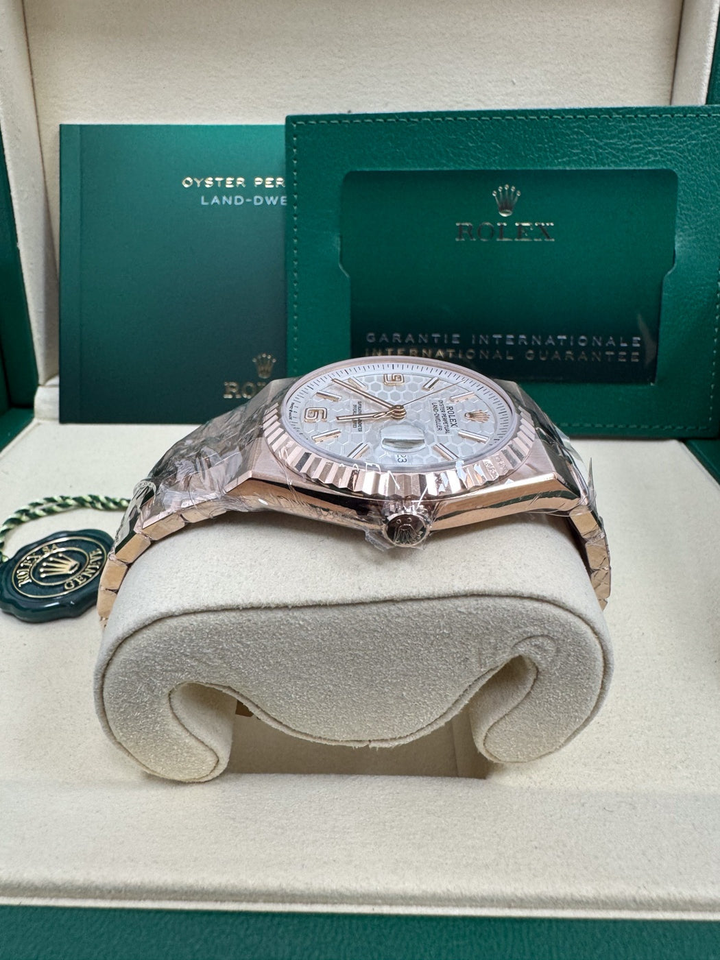Rolex Land-Dweller 40mm Everose Gold Fluted Bezel White Honeycomb-Motif Dial