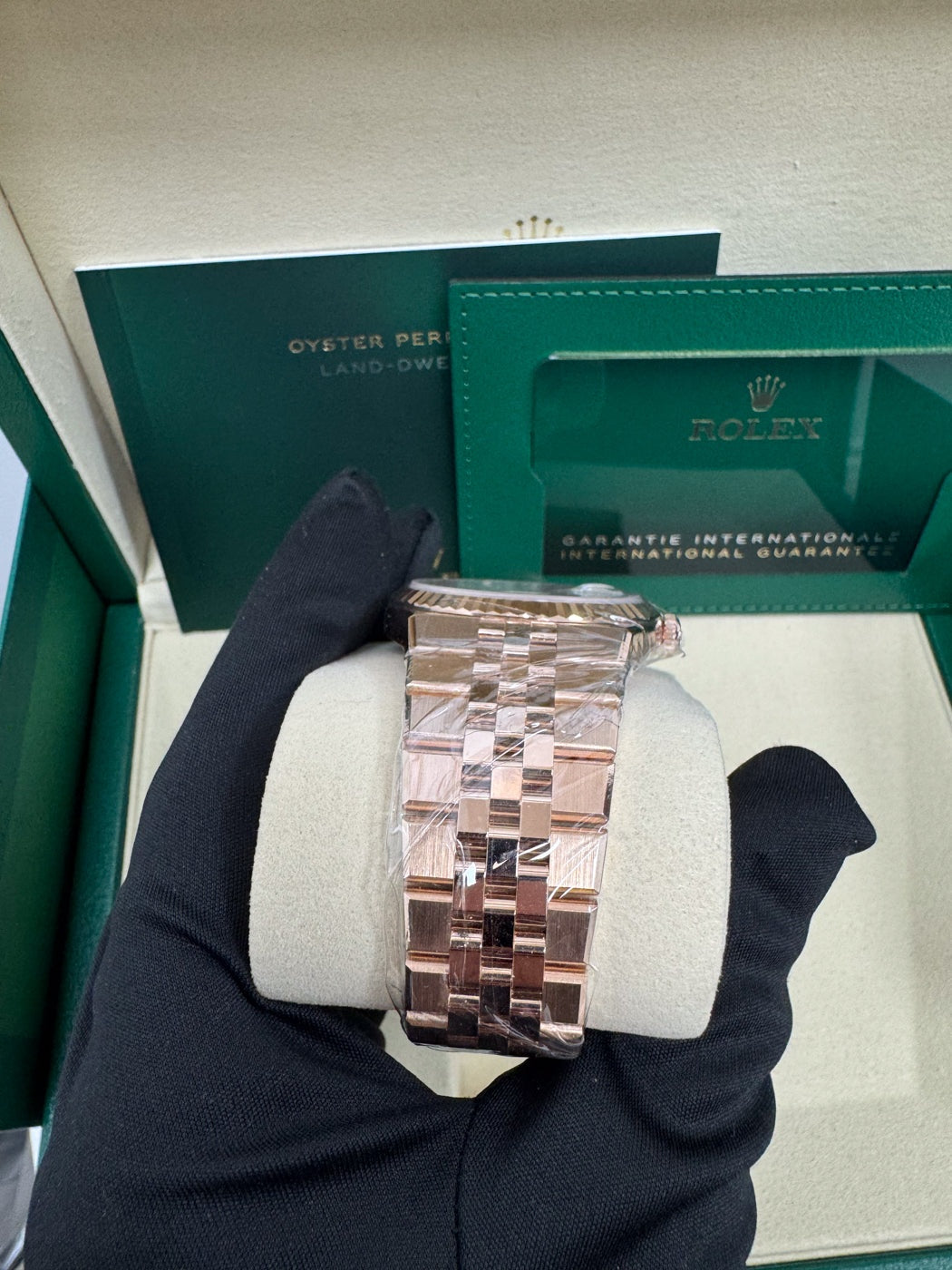 Rolex Land-Dweller 40mm Everose Gold Fluted Bezel White Honeycomb-Motif Dial