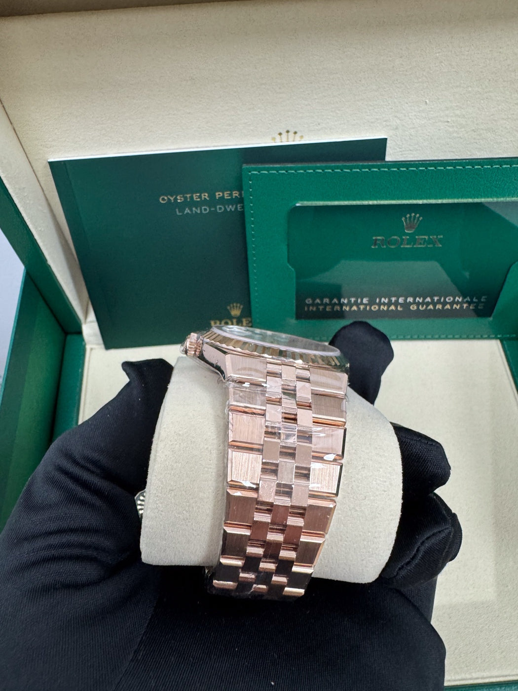 Rolex Land-Dweller 40mm Everose Gold Fluted Bezel White Honeycomb-Motif Dial