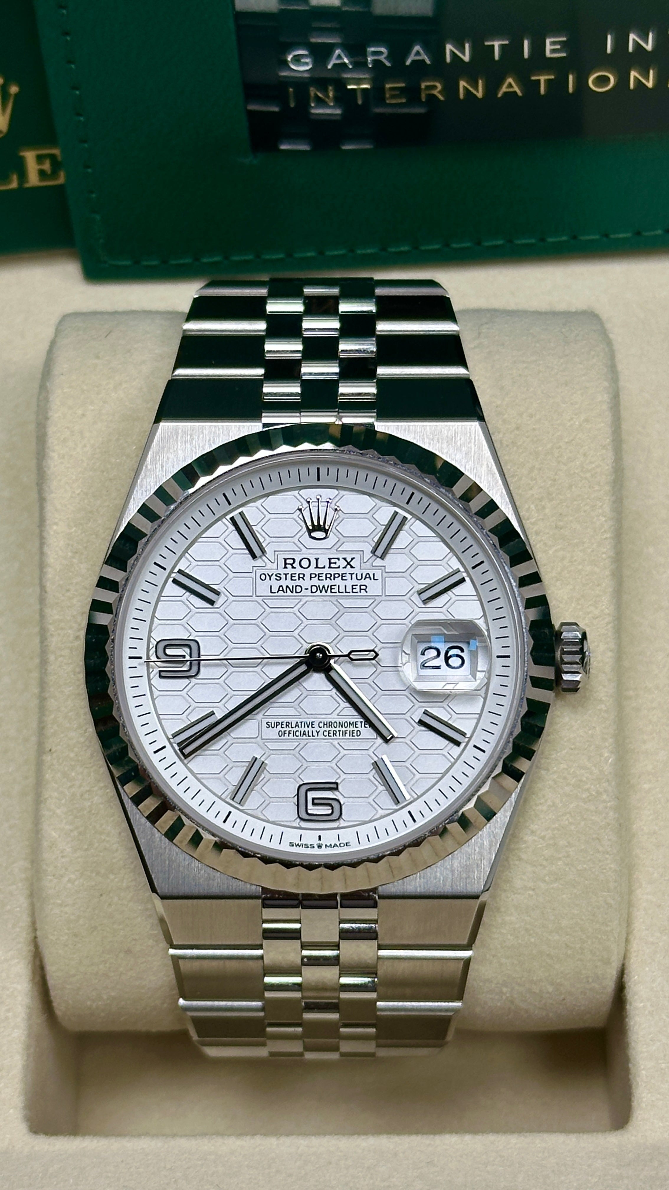 Rolex Land-Dweller 40mm Fluted Bezel White Honeycomb-Motif Dial Flat Jubilee