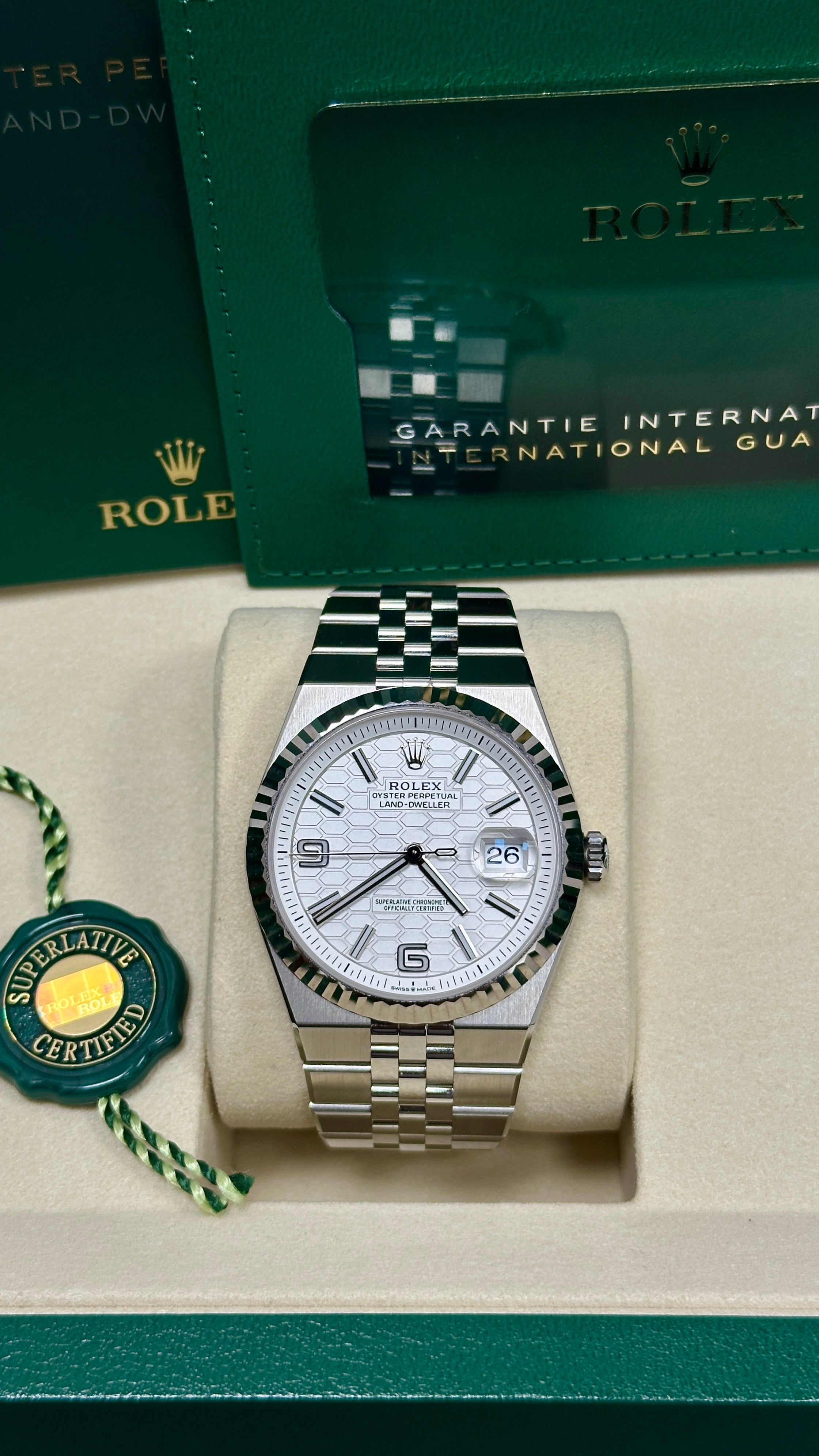 Rolex Land-Dweller 40mm Fluted Bezel White Honeycomb-Motif Dial Flat Jubilee