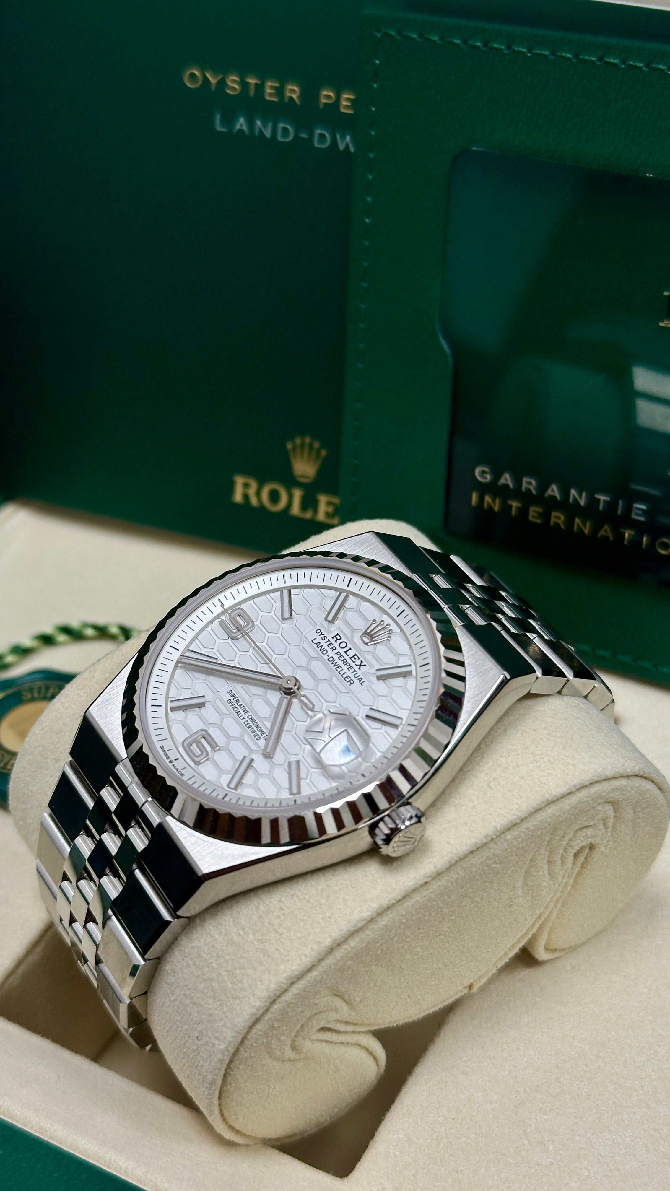 Rolex Land-Dweller 40mm Fluted Bezel White Honeycomb-Motif Dial Flat Jubilee