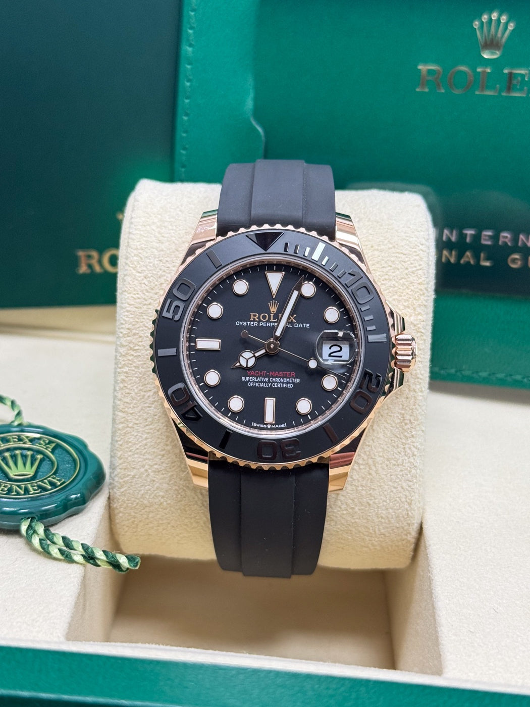 Rolex Yacht-Master 37mm Everose Gold Black Dial Oysterflex – 268655