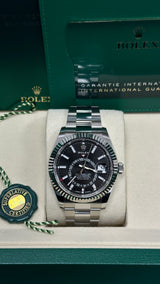 Sky-Dweller 336934 Black Dial with White Gold Fluted Bezel – 2025 Close-Up