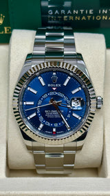 Sky-Dweller 336934 Blue Dial with Fluted White Gold Bezel – Close-Up