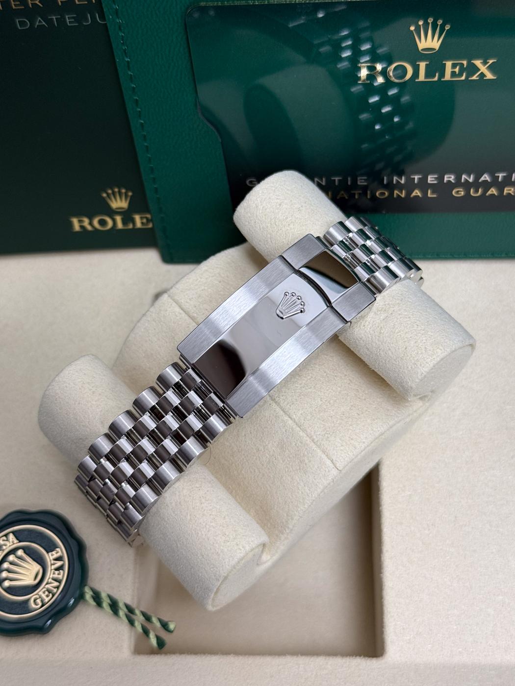 Rolex Datejust 41mm "Wimbledon" Dial Smooth Bezel Jubilee Bracelet 126300 – New