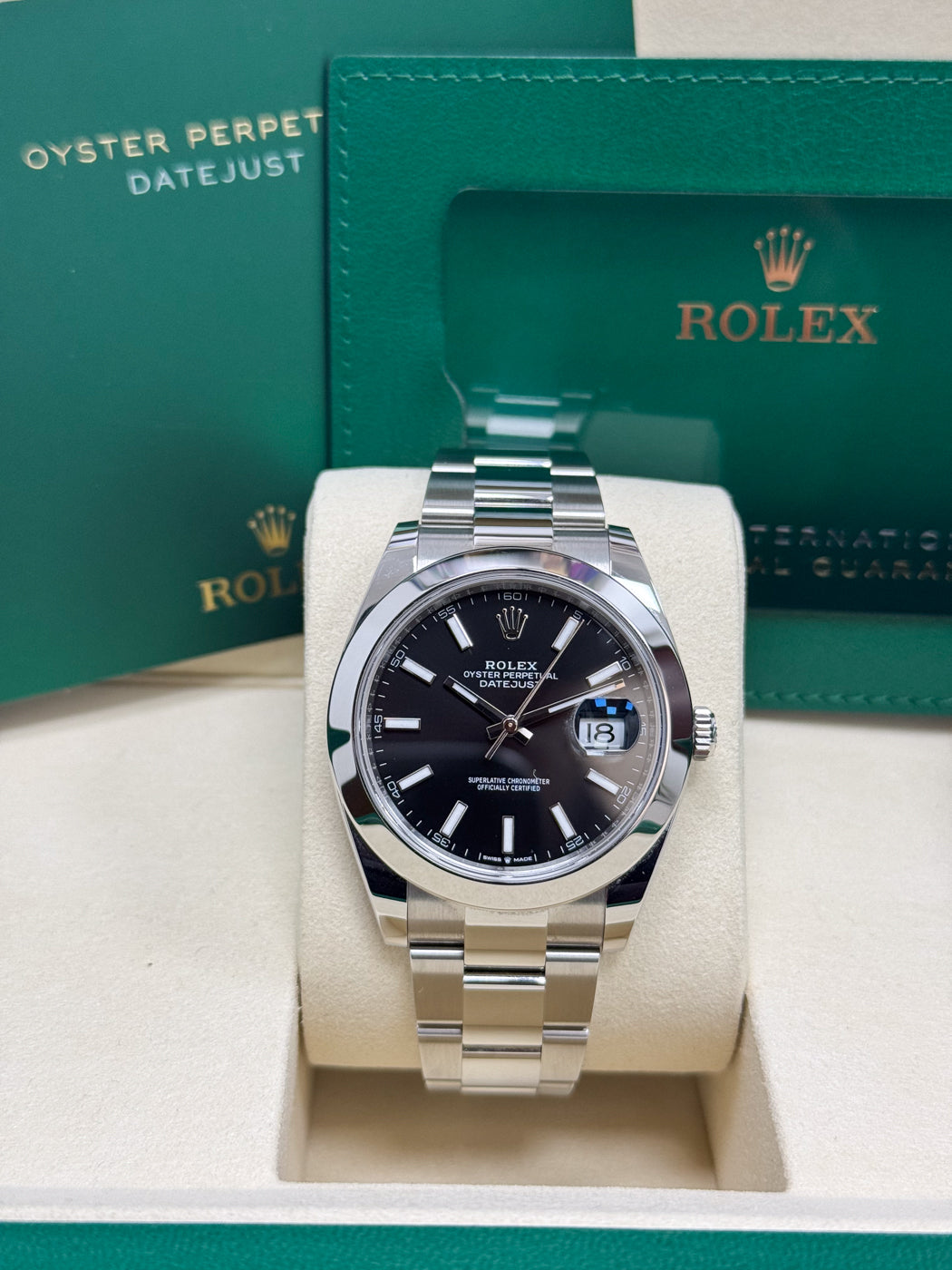 Rolex Datejust 41mm Black Index Dial Smooth Bezel Oyster Bracelet 126300 – New 2025
