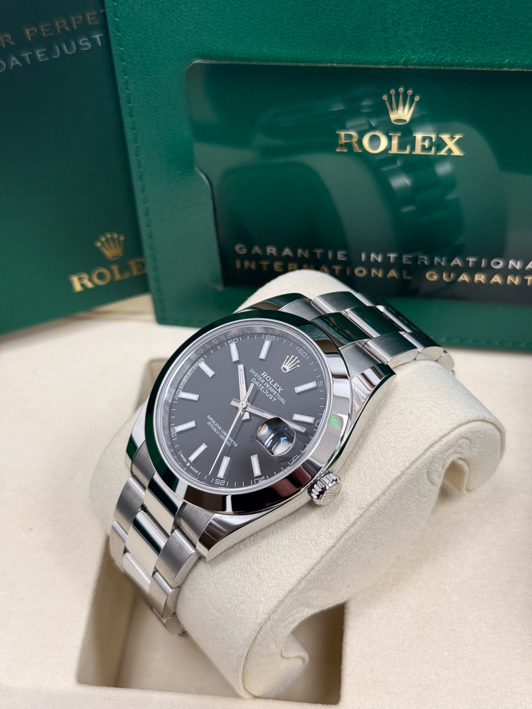Rolex Datejust 41mm Black Index Dial Smooth Bezel Oyster Bracelet 126300 – New 2025