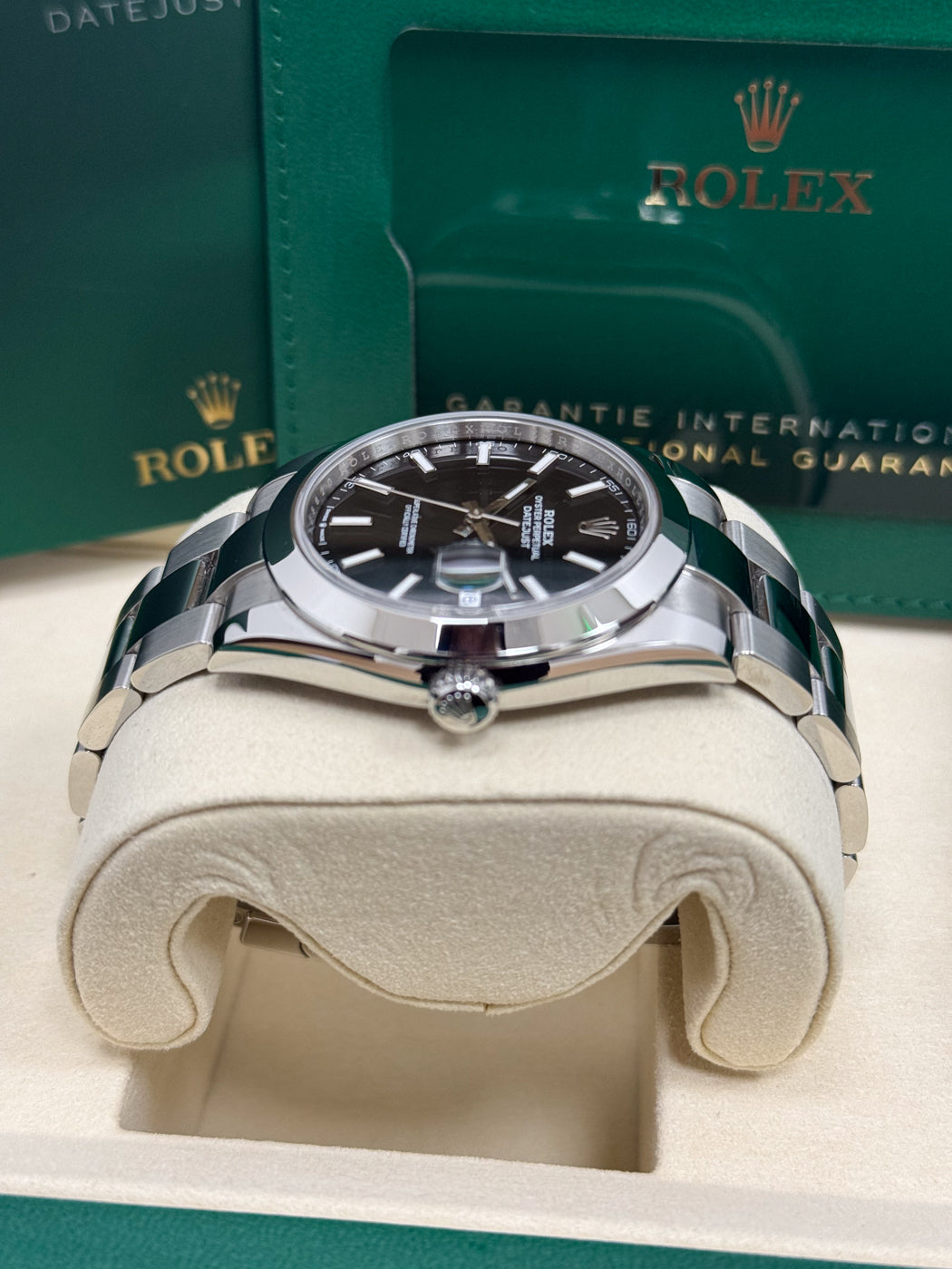 Rolex Datejust 41mm Black Index Dial Smooth Bezel Oyster Bracelet 126300 – New 2025