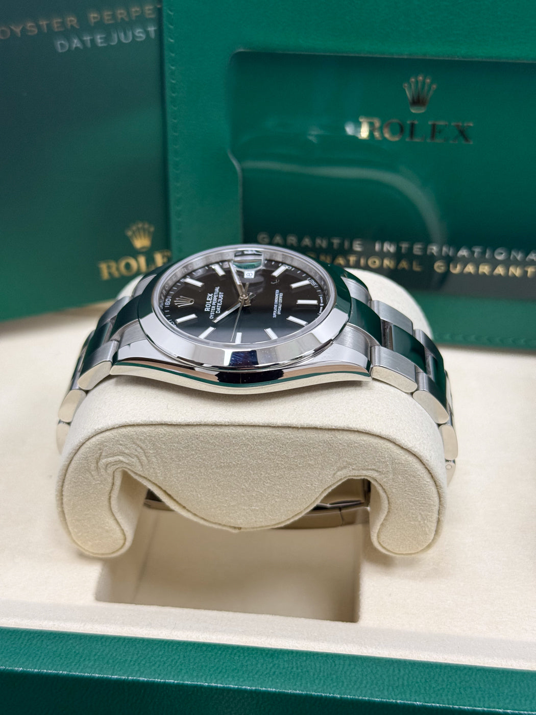 Rolex Datejust 41mm Black Index Dial Smooth Bezel Oyster Bracelet 126300 – New 2025