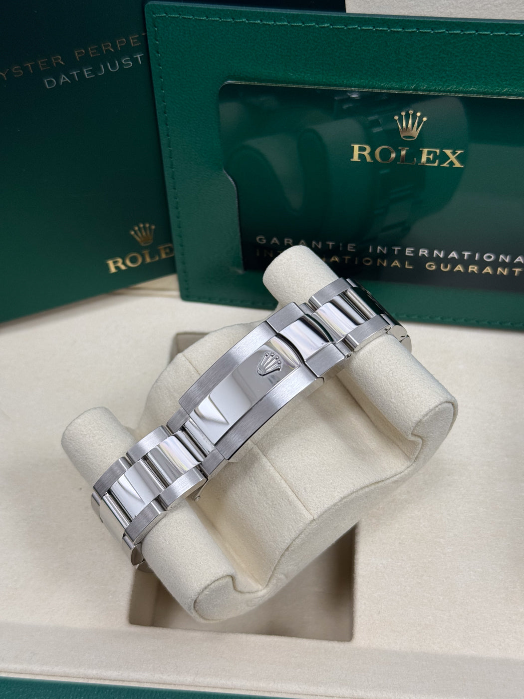 Rolex Datejust 41mm Black Index Dial Smooth Bezel Oyster Bracelet 126300 – New 2025