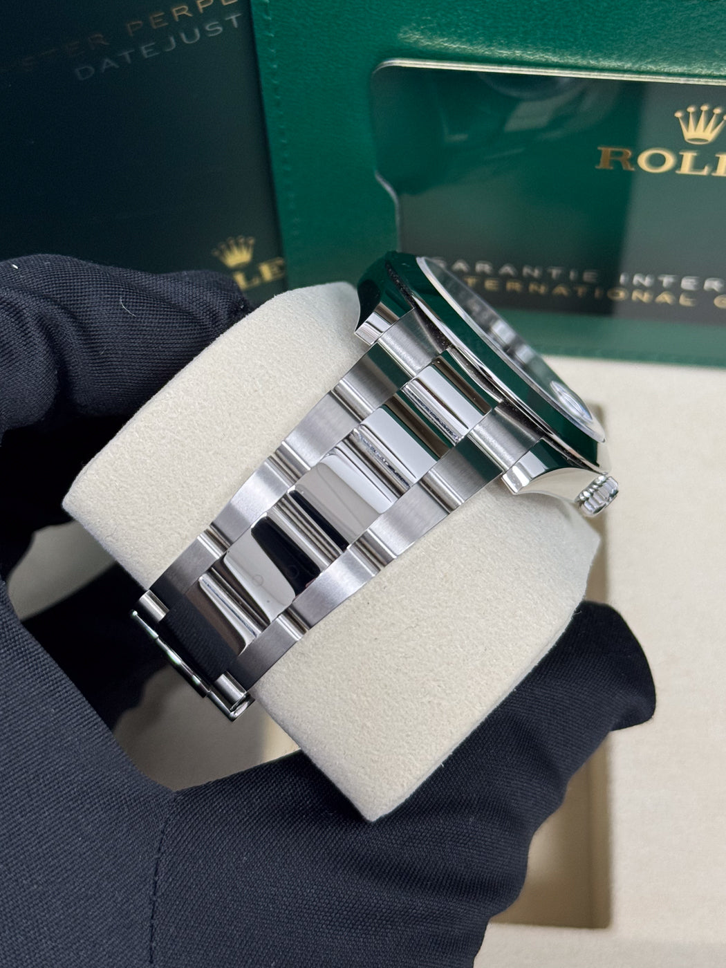 Rolex Datejust 41mm Black Index Dial Smooth Bezel Oyster Bracelet 126300 – New 2025