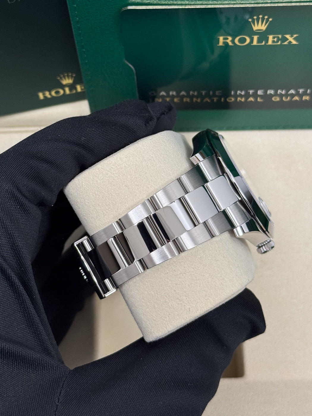 Rolex Datejust 41mm White Index Dial Smooth Bezel Oyster Bracelet 126300 – New 2025