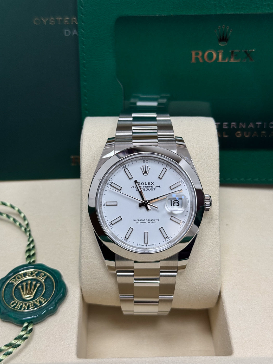 Rolex Datejust 41mm White Index Dial Smooth Bezel Oyster Bracelet 126300 – New 2025