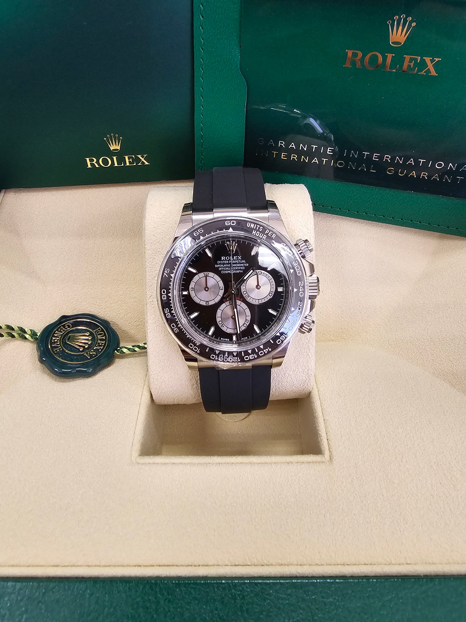 Rolex Cosmograph Daytona 40mm White Gold Black