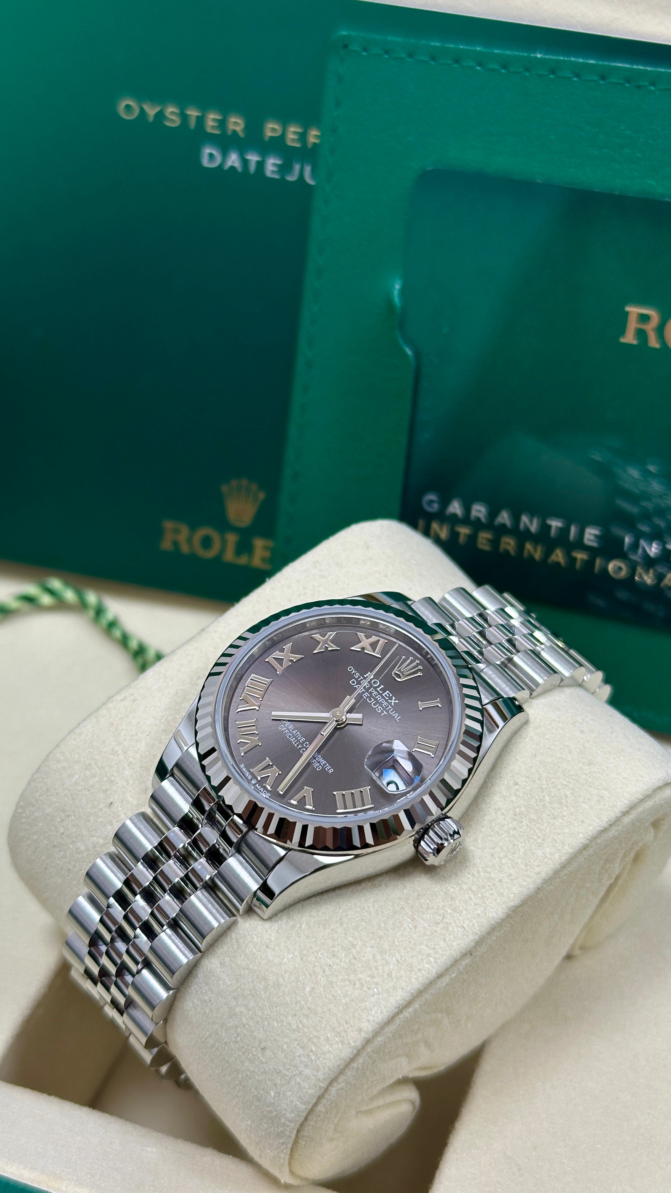 Rolex Lady-Datejust 31mm Grey Roman Dial Fluted Bezel Jubilee Bracelet 278274 – New 2025