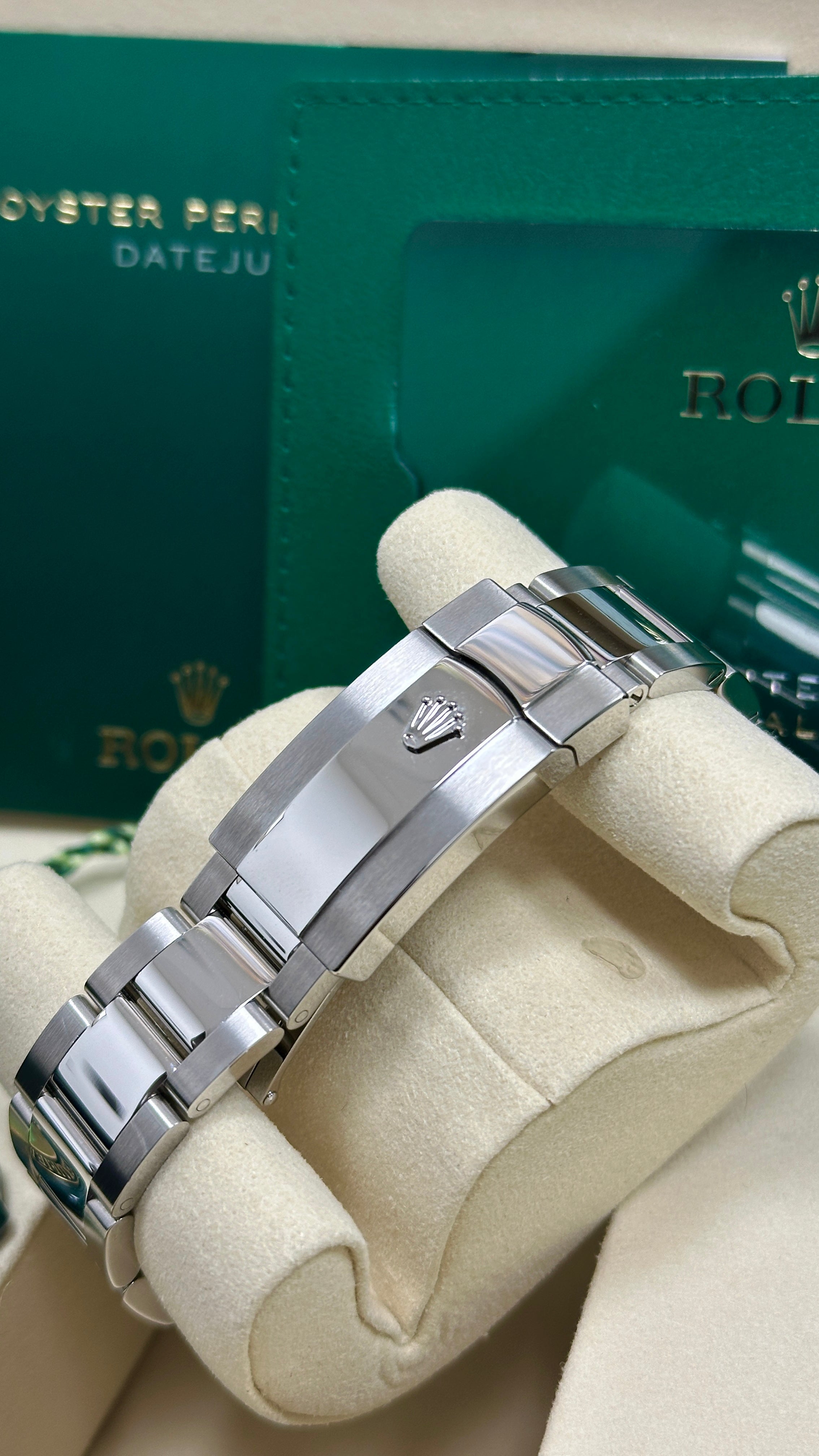 Rolex Datejust 36mm Blue Index Dial Smooth Bezel Oyster Bracelet 126200 – New 2025