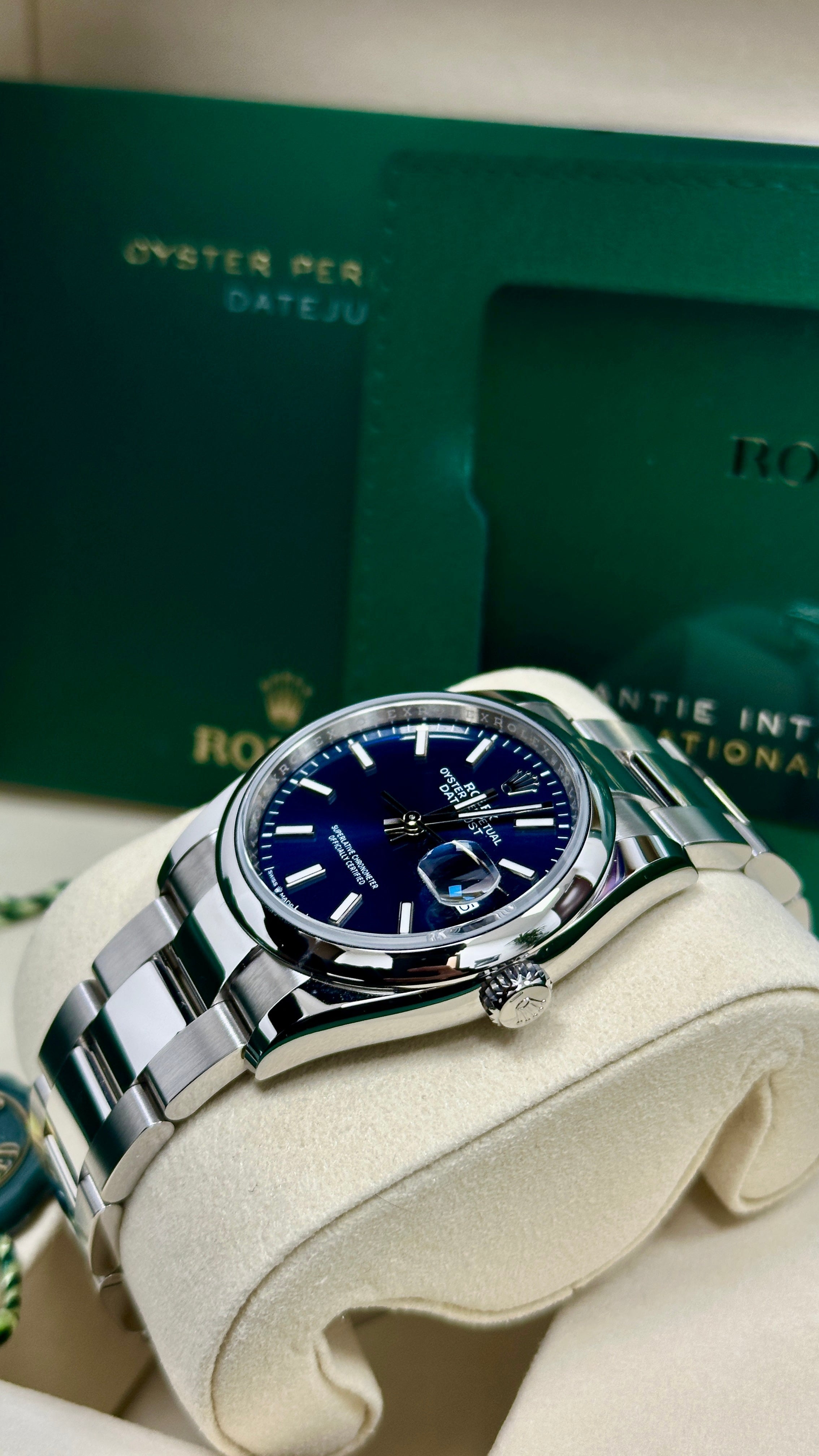 Rolex Datejust 36mm Blue Index Dial Smooth Bezel Oyster Bracelet 126200 – New