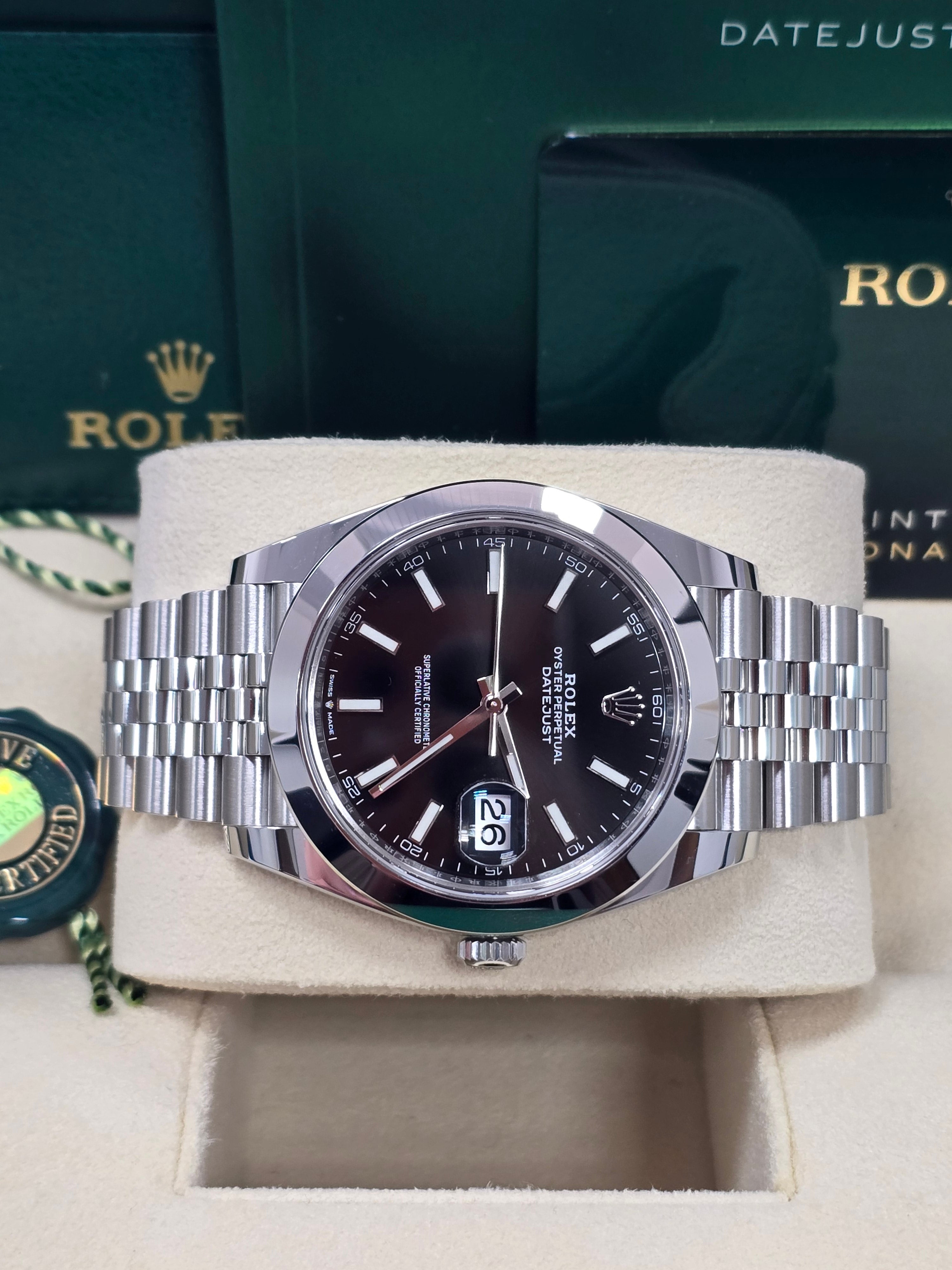 Rolex Datejust 41mm Black Index Dial Smooth Bezel Jubilee Bracelet 126300 – New