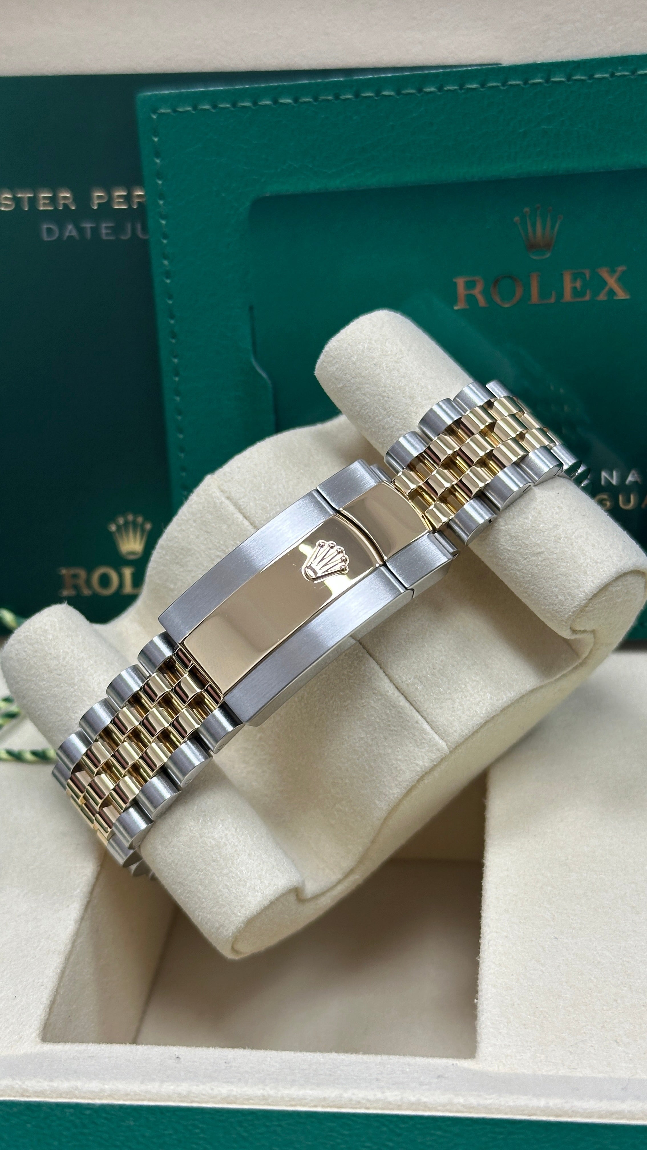 Rolex Datejust 41mm "Wimbledon" Two-Tone Yellow Gold Dial Fluted Bezel Jubilee
