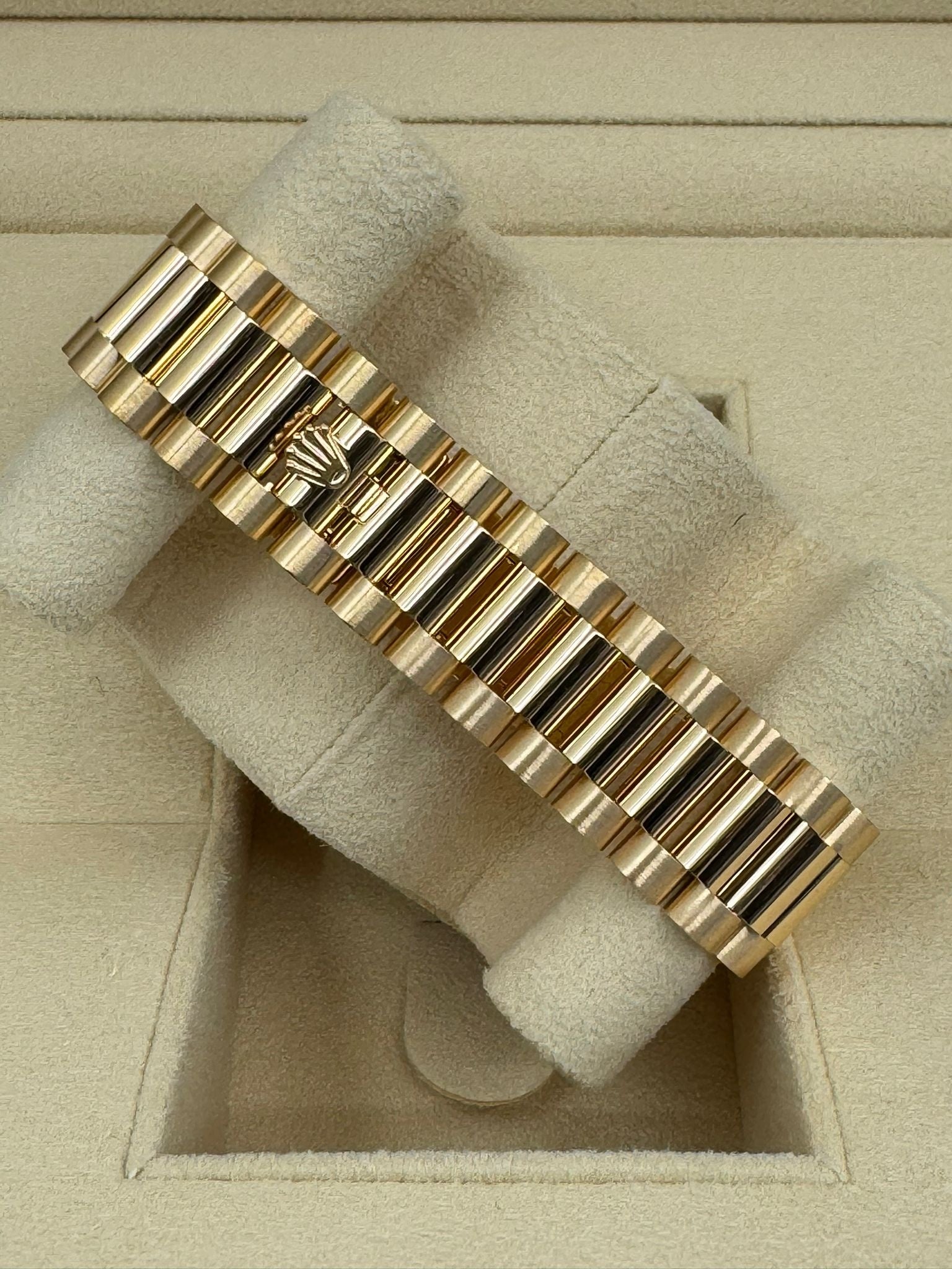 Rolex Day-Date "President" 36mm Yellow Gold Champagne Diamond Dial - 128238